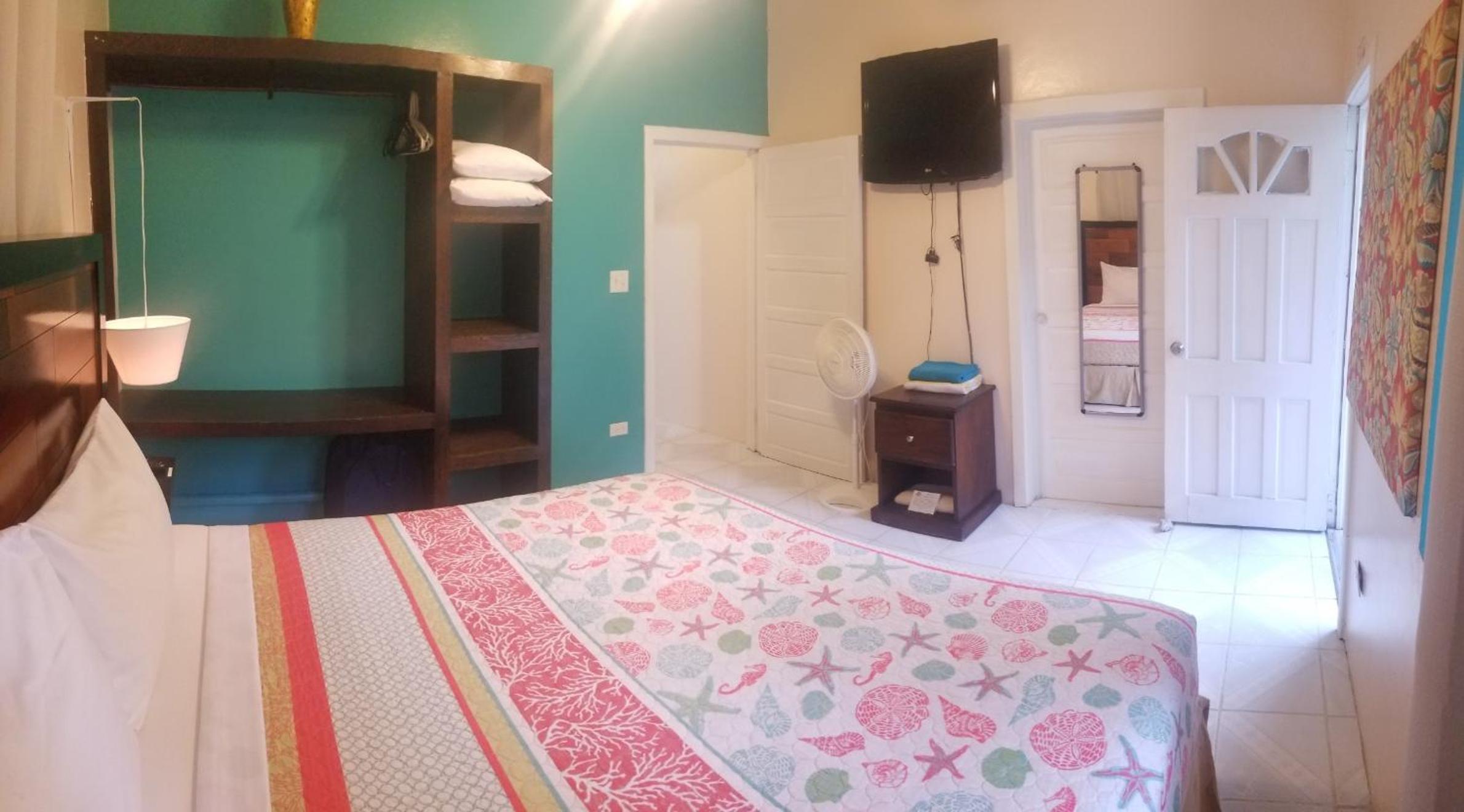 One-Bedroom Apartment photo 2