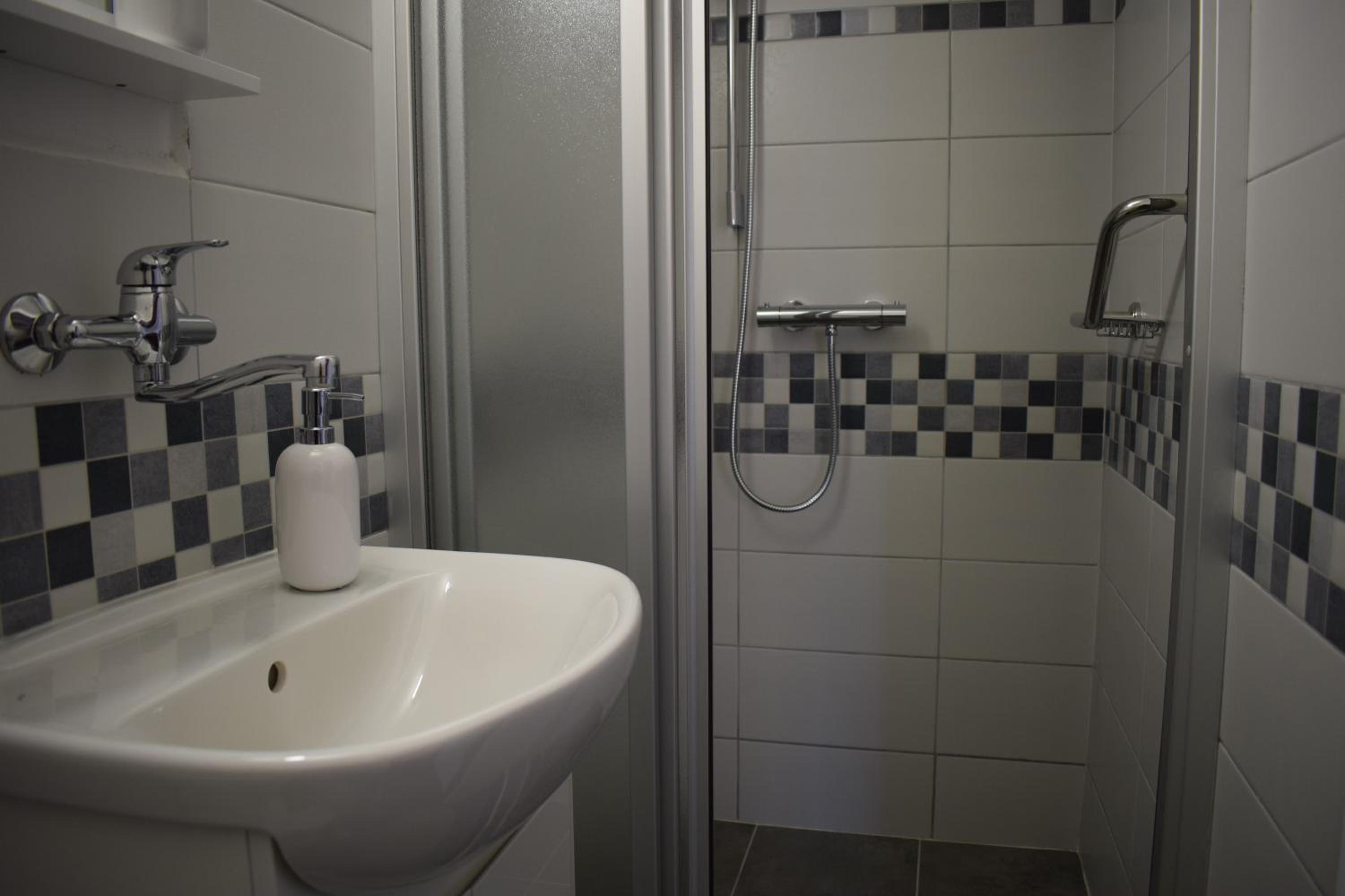 Economy Double Room photo 2