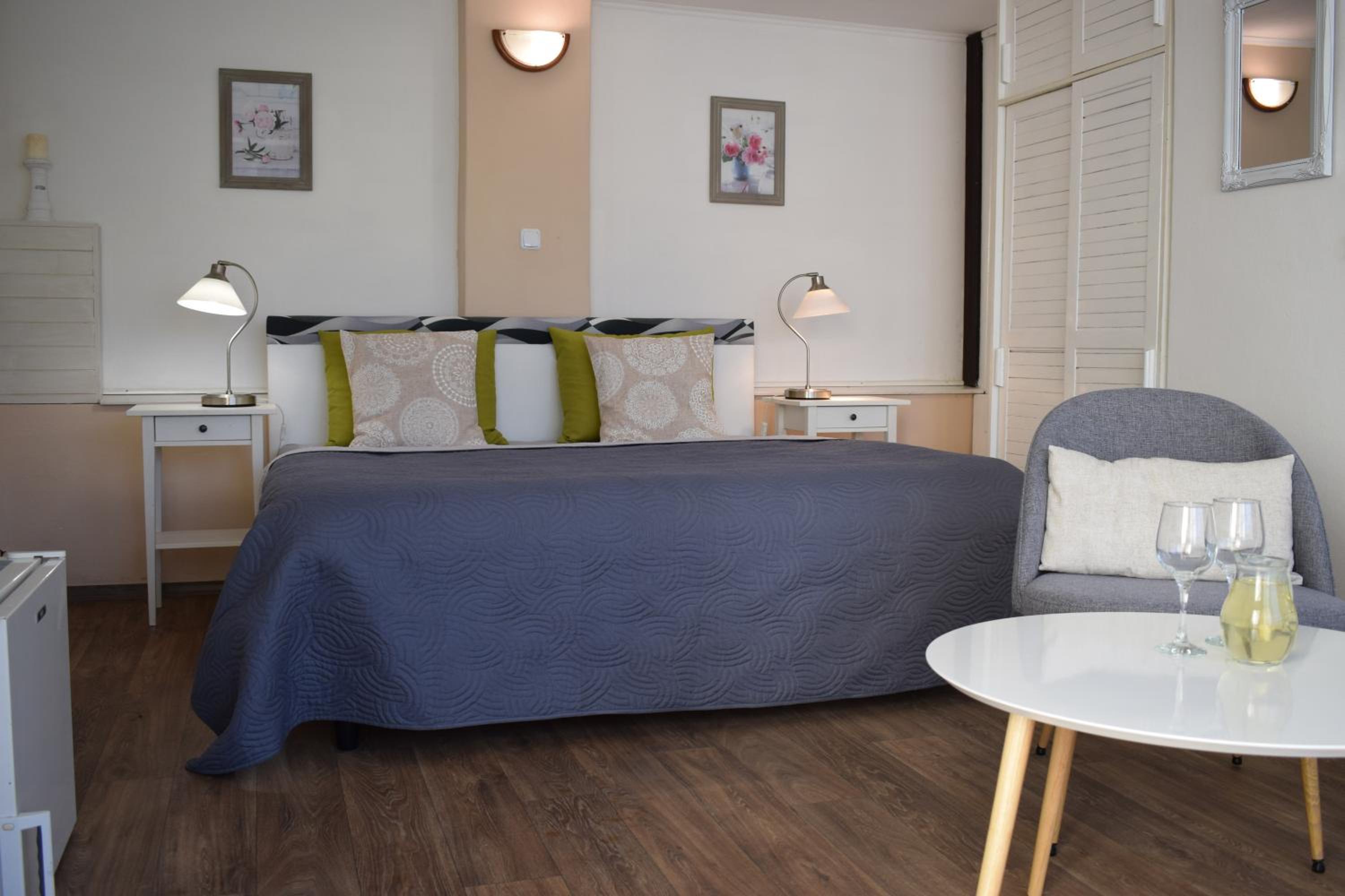 Budget Double Room photo 3