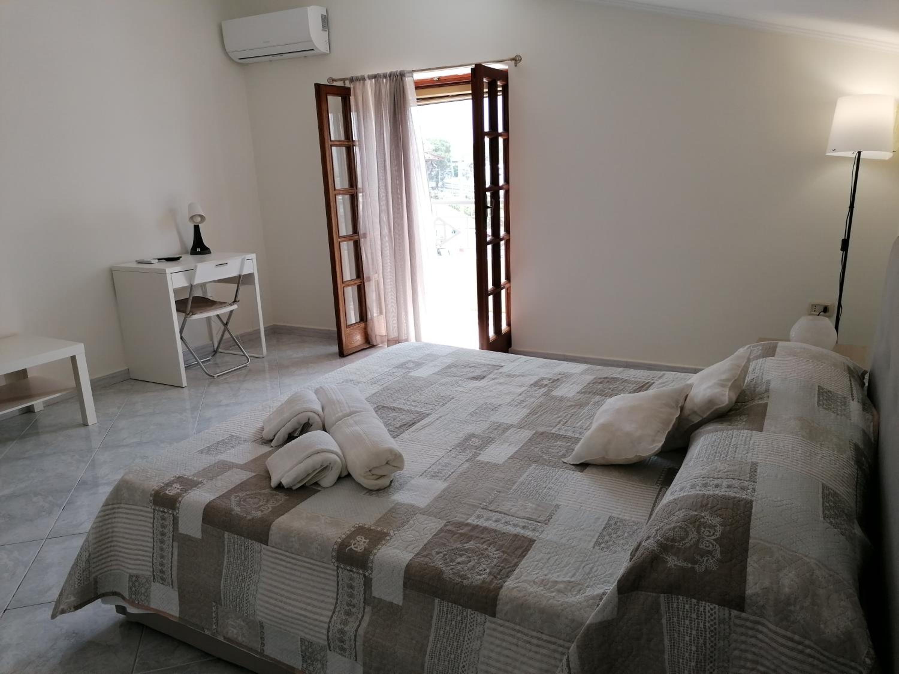 Triple Room with Private External Bathroom photo 2