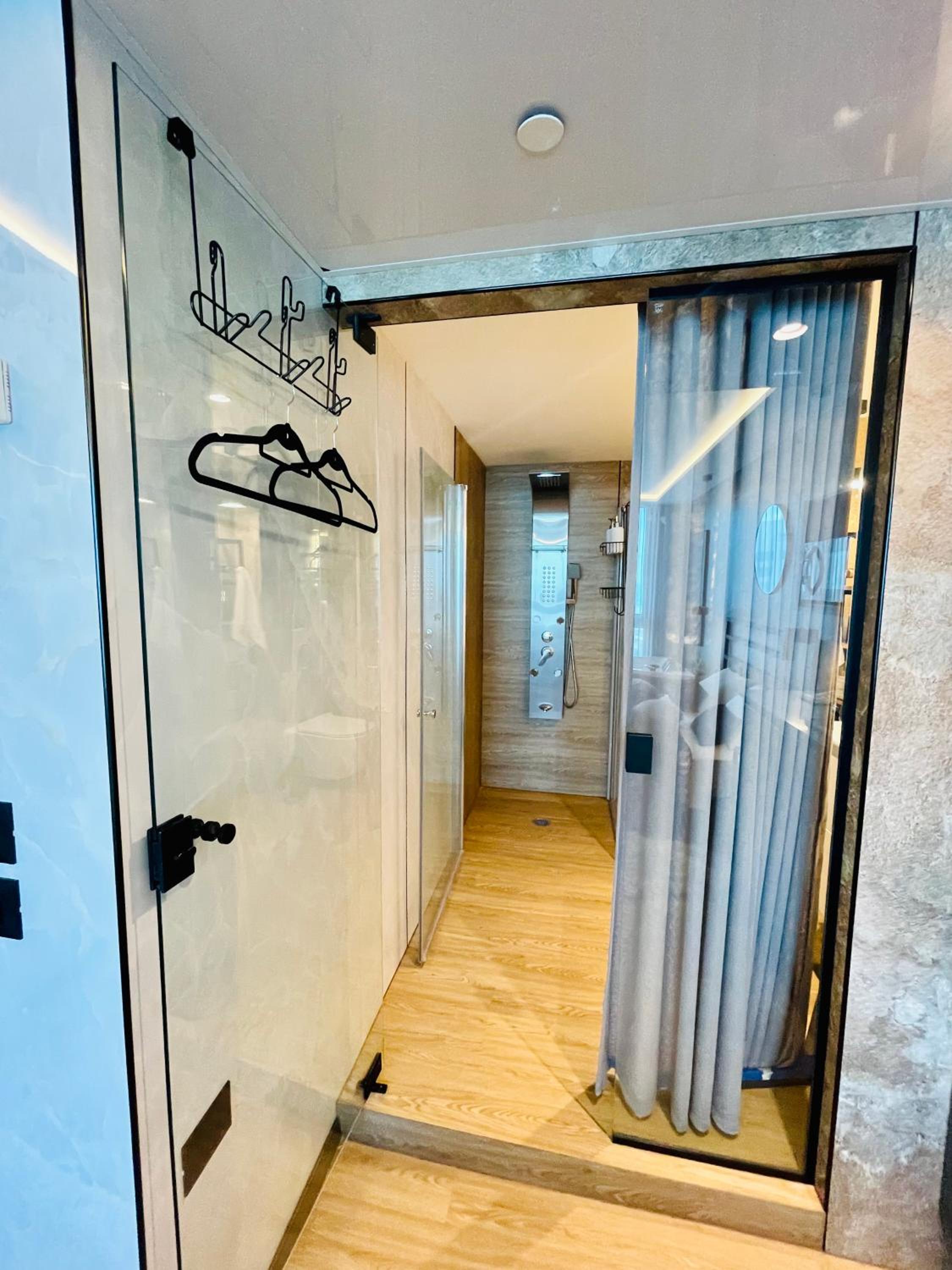 Studio with Spa Bath - Photo 16