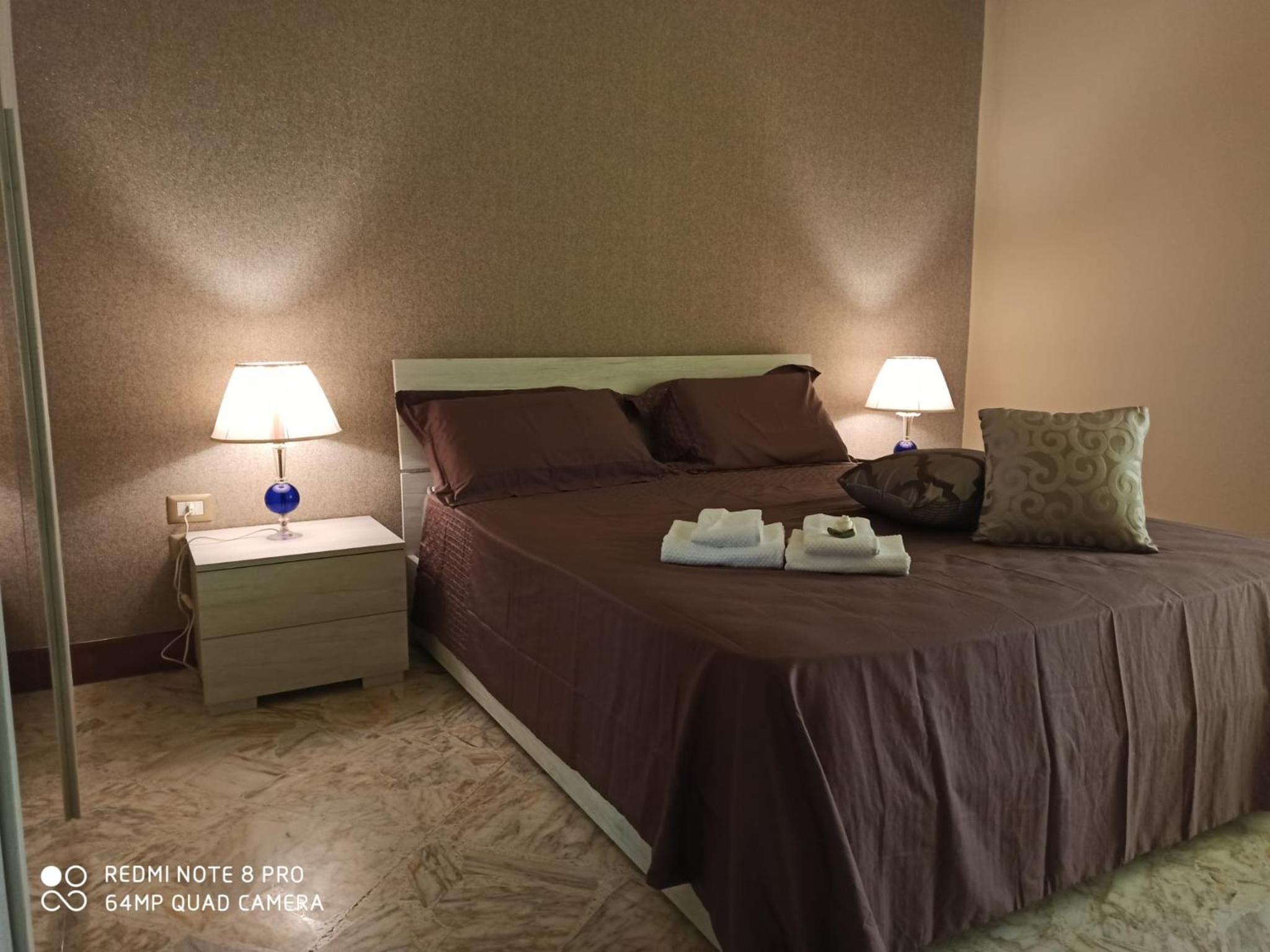 Double Room with Private Bathroom - Photo 21