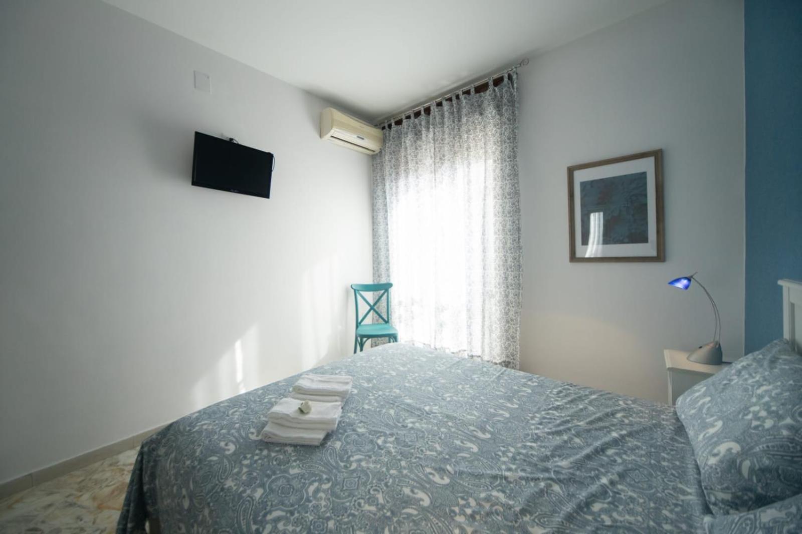 Double Room with Private Bathroom - Photo 4