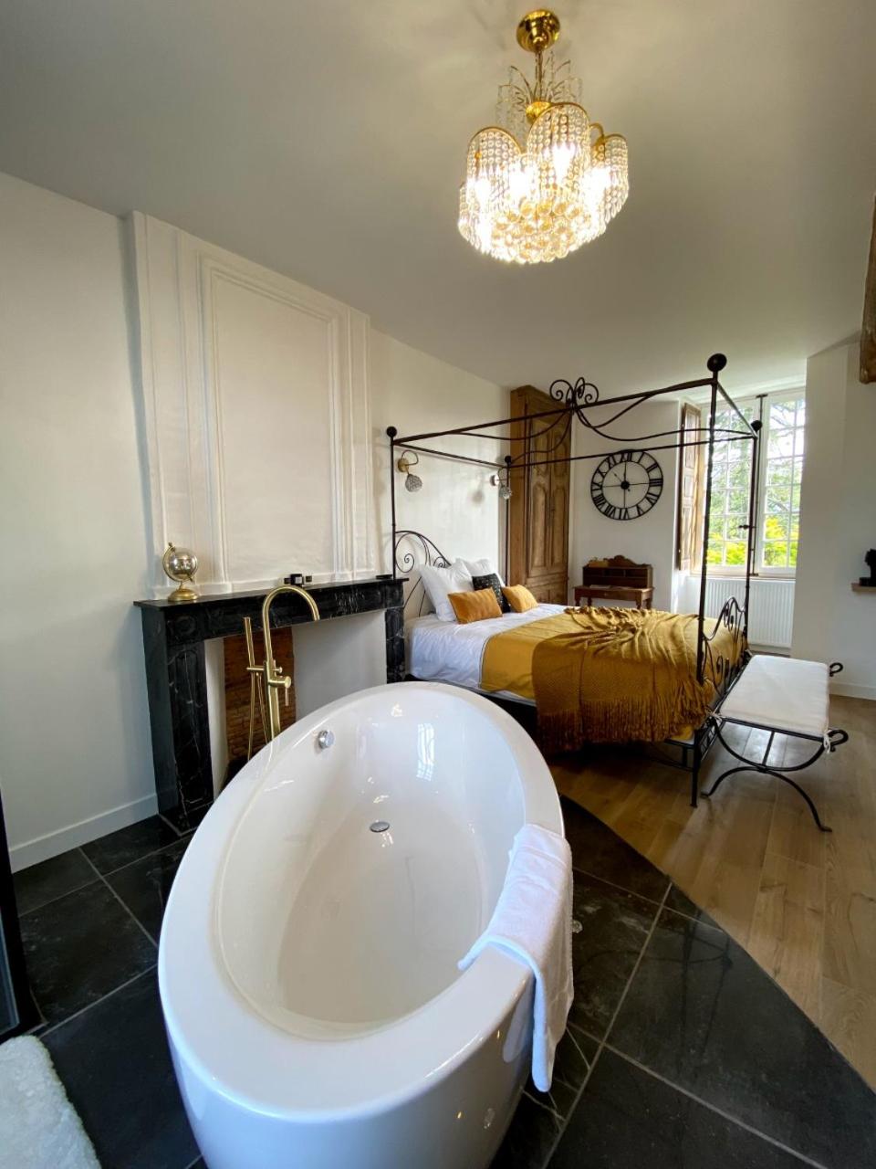 Deluxe Double Room - Photo 10