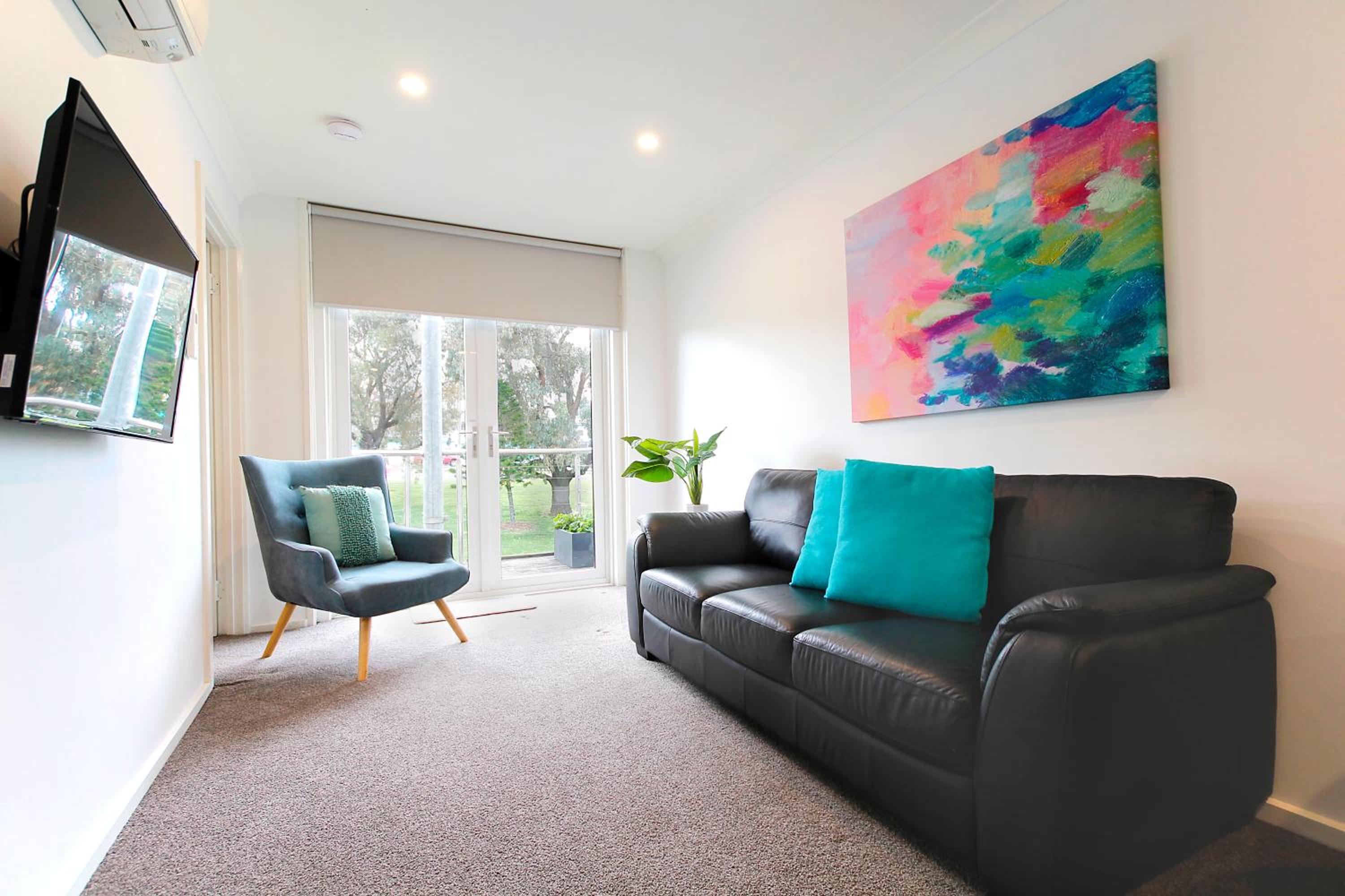 Two-Bedroom Apartment with Spa Bath