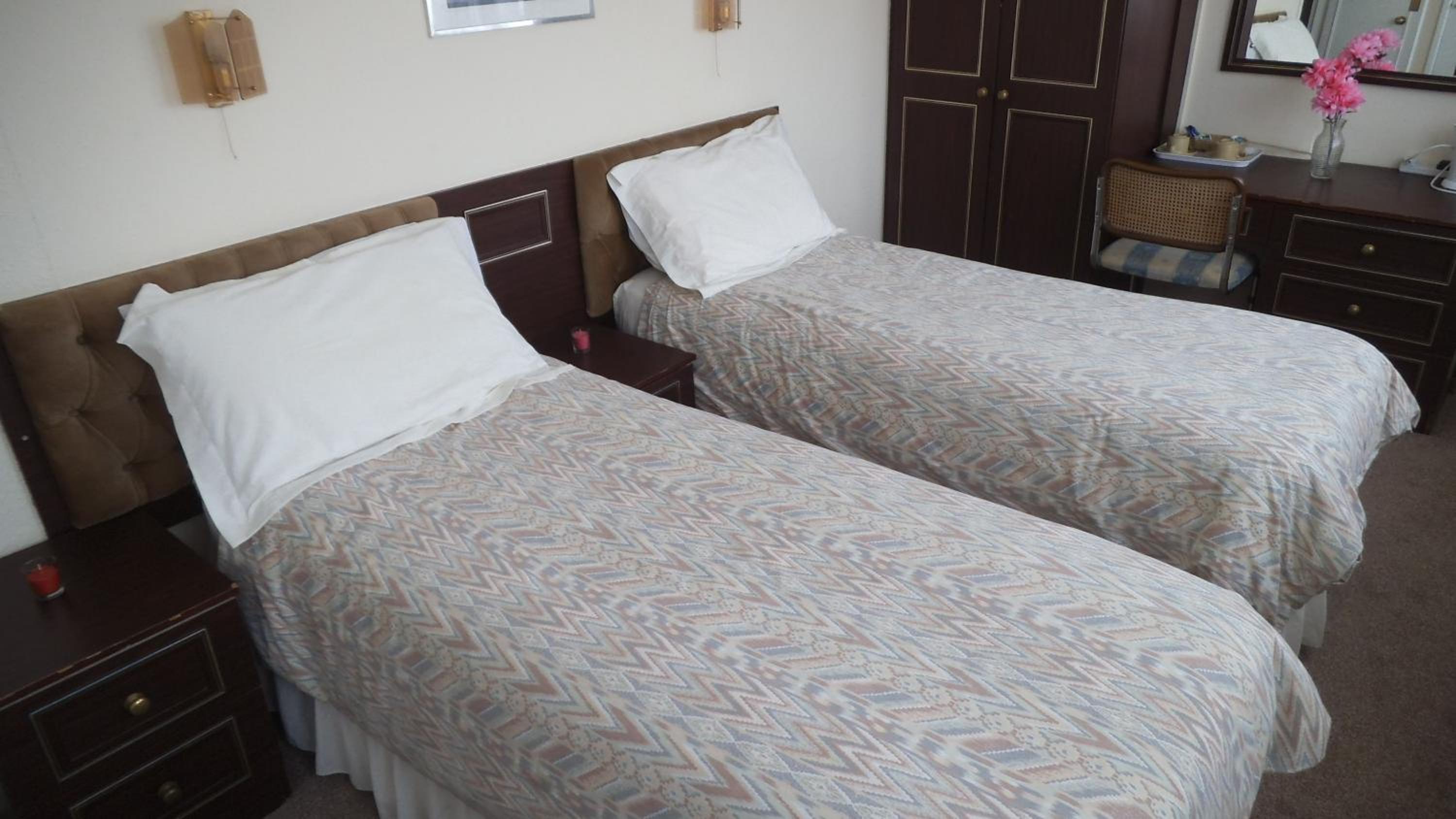 Twin Room - Photo 1