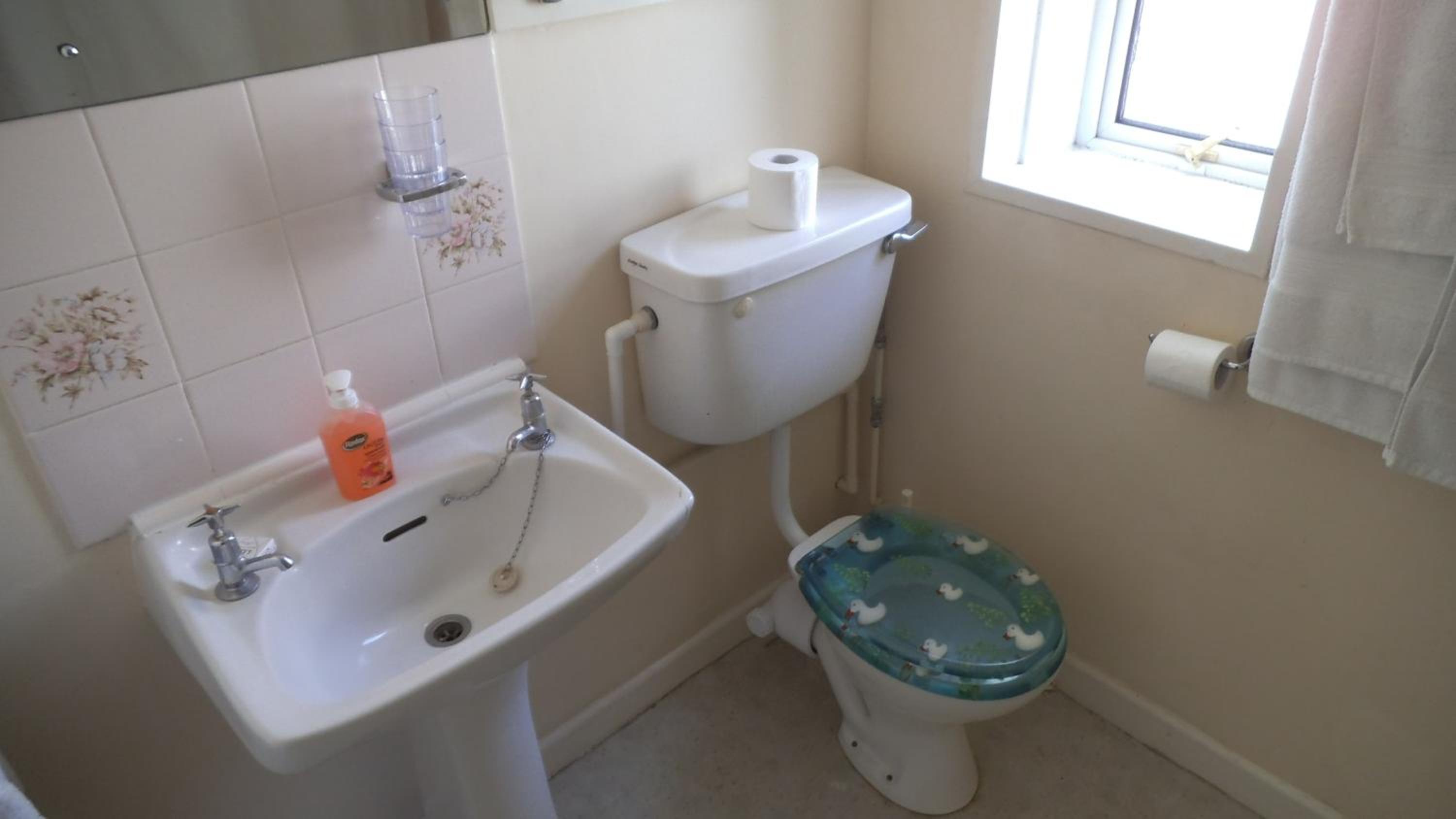 Twin Room - Photo 6