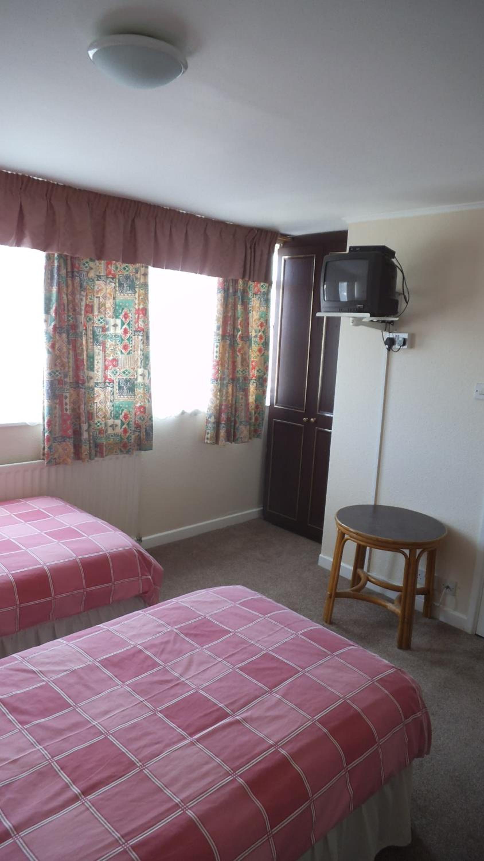 Twin Room - Photo 3
