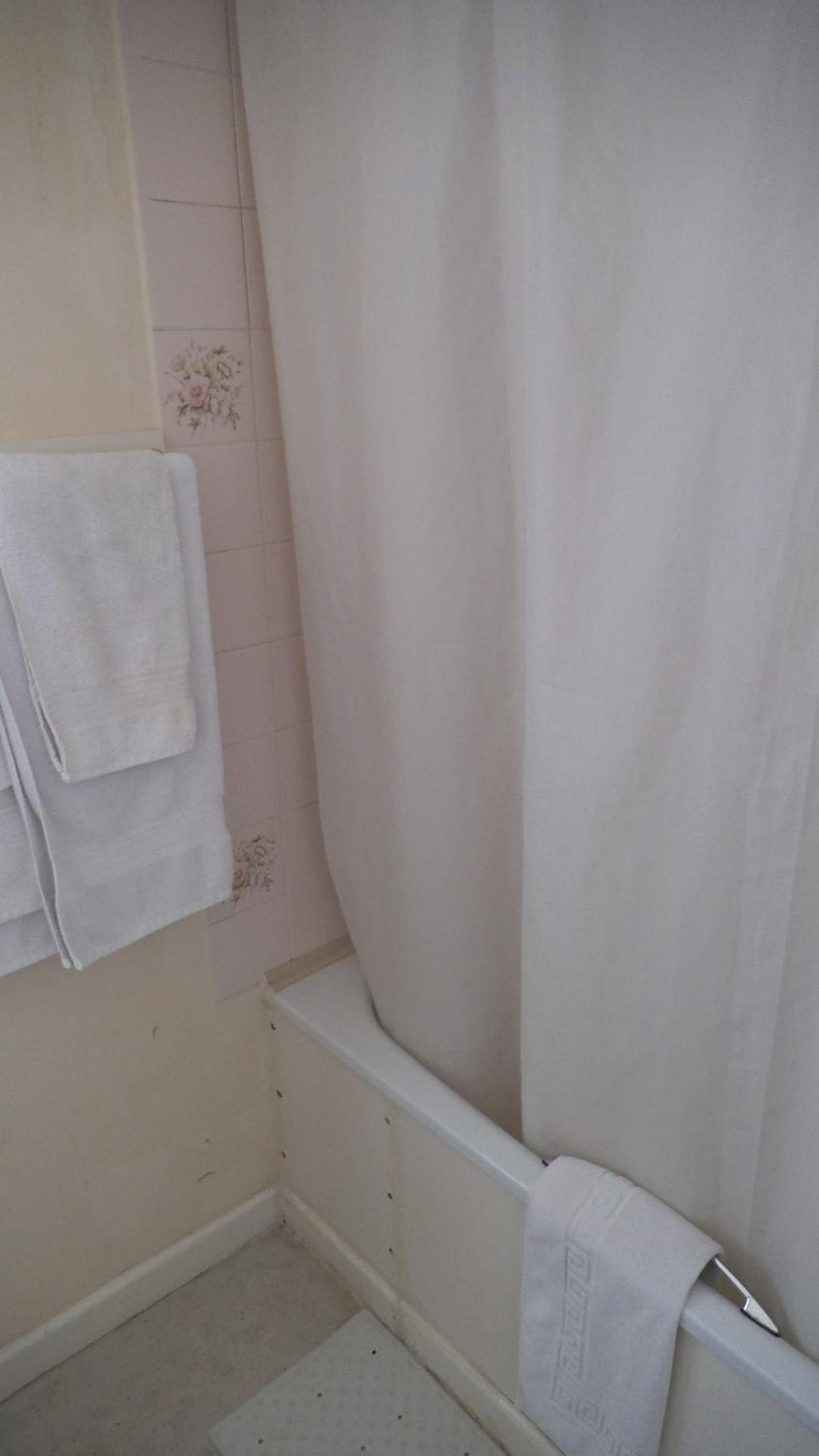 Twin Room - Photo 5
