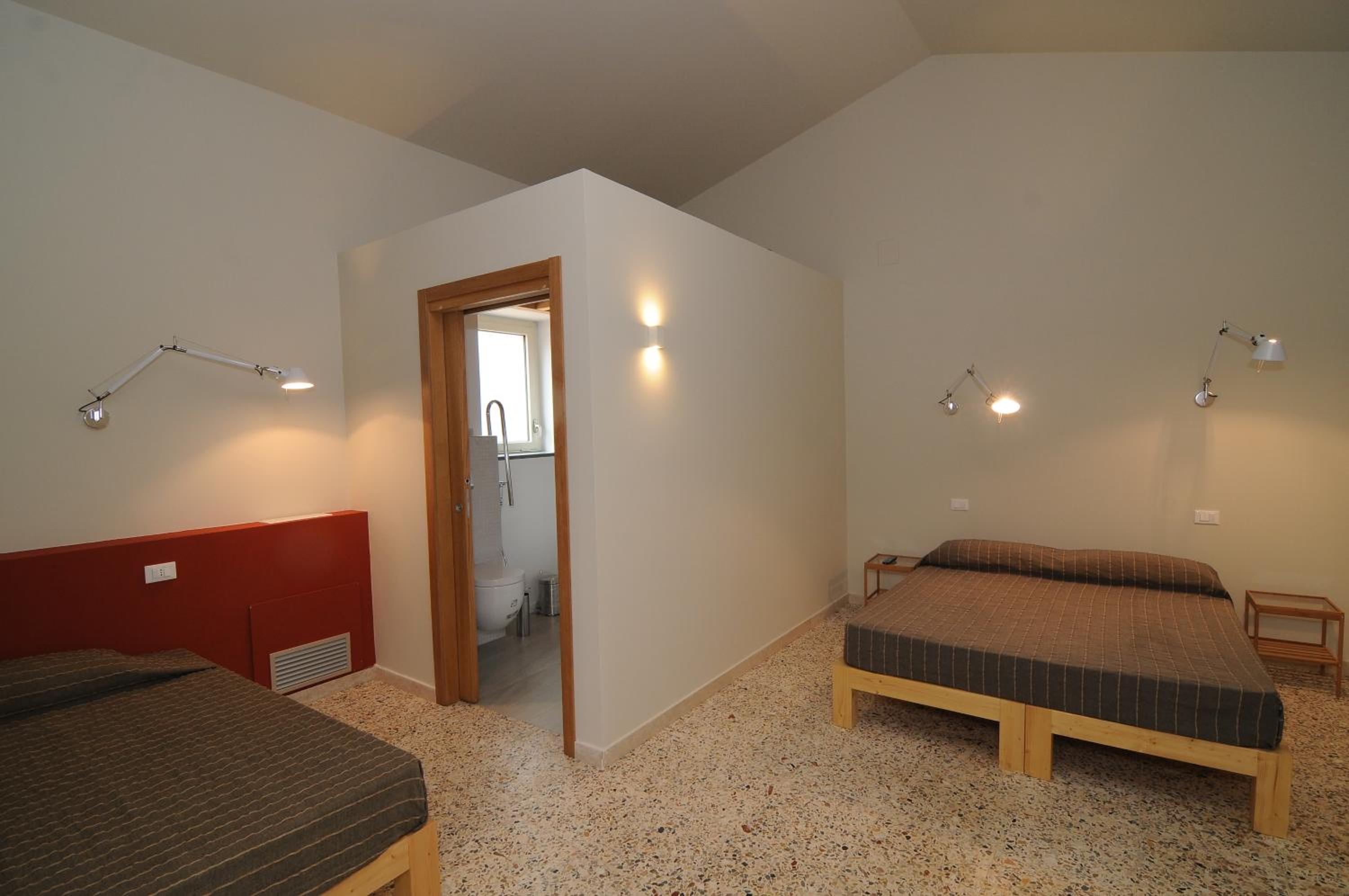 Large Double Room photo 1
