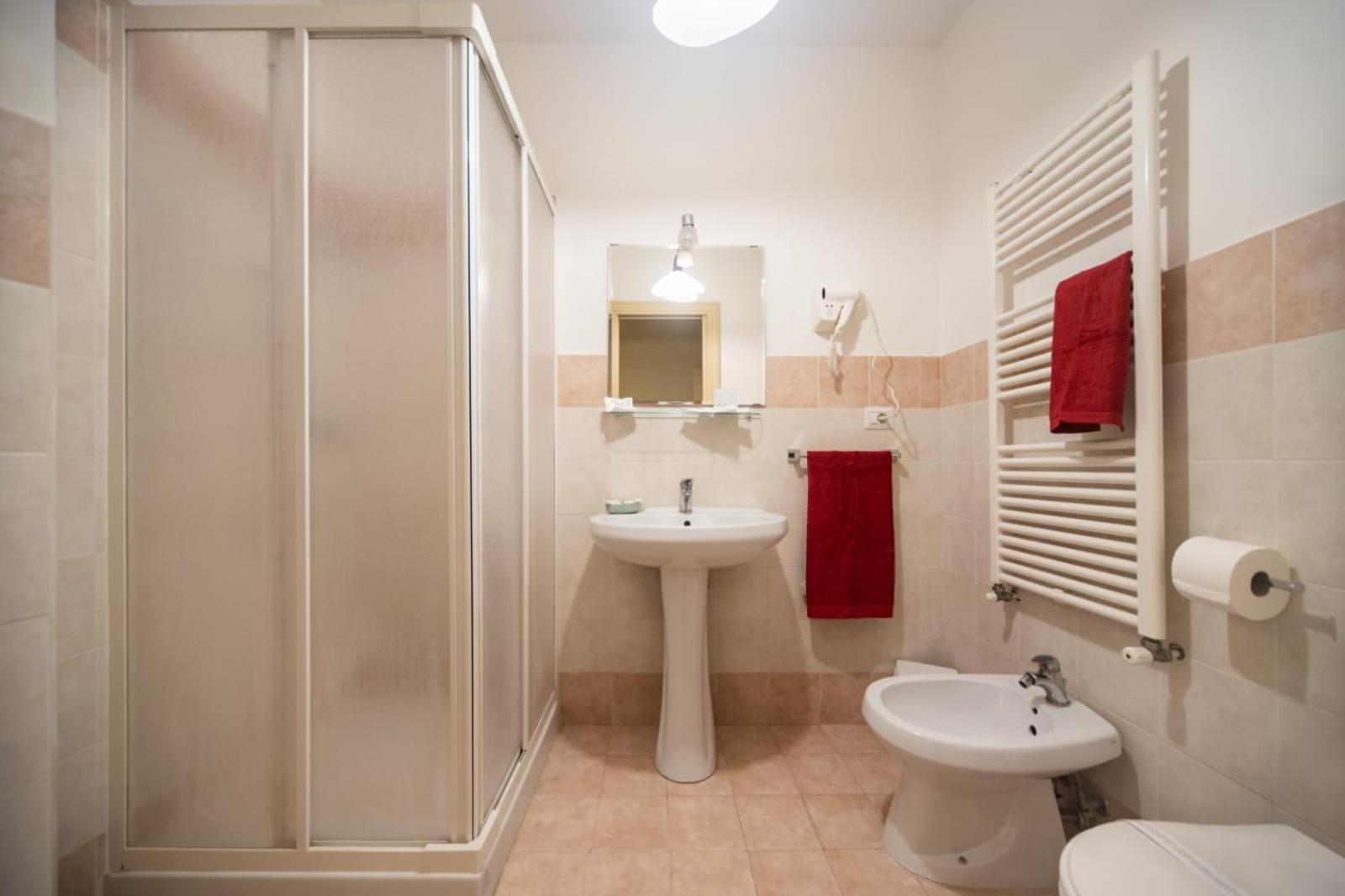 Triple Room with Private Bathroom - Photo 2