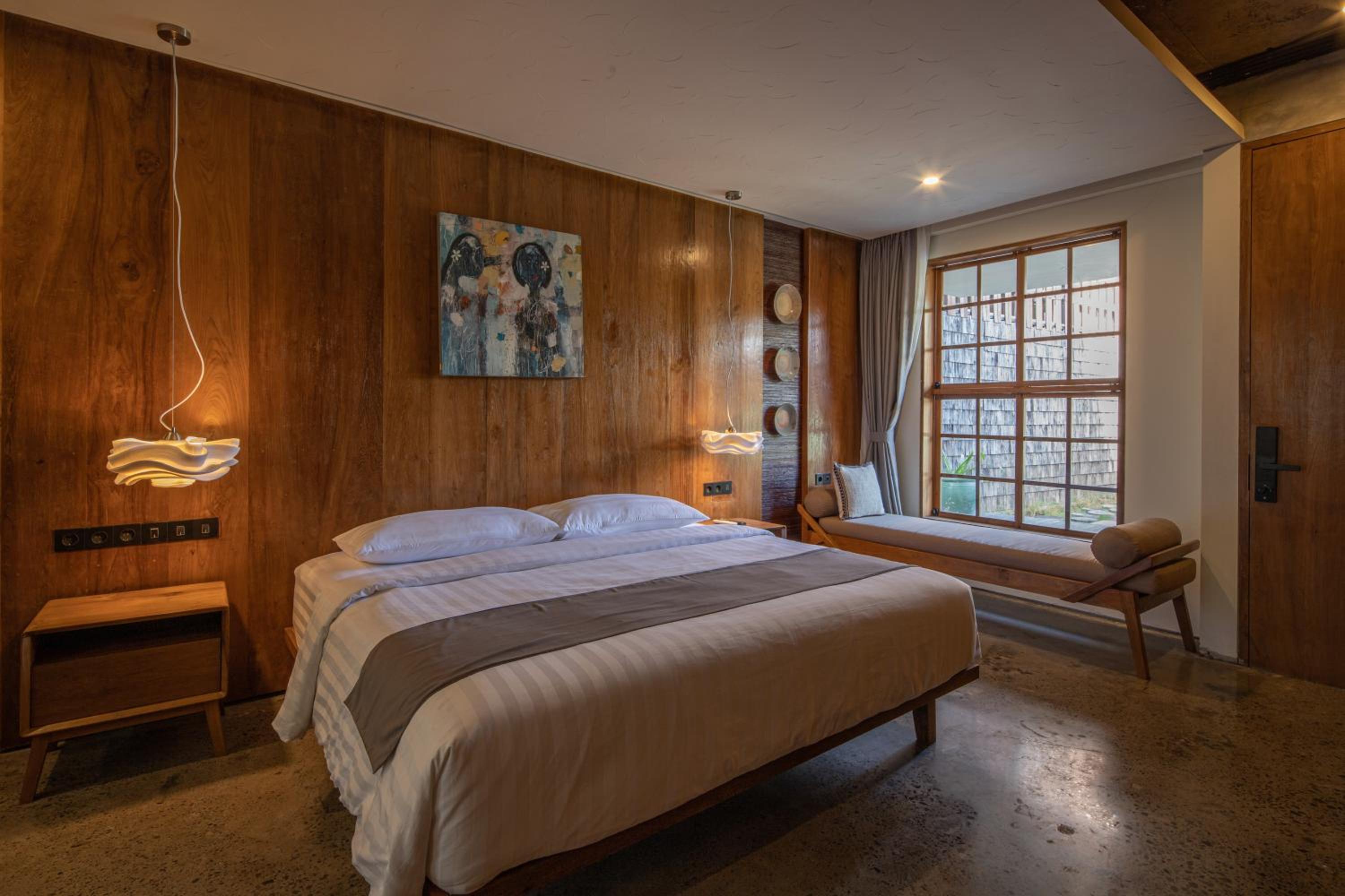 Deluxe Suite with Spa Bath - Photo 2
