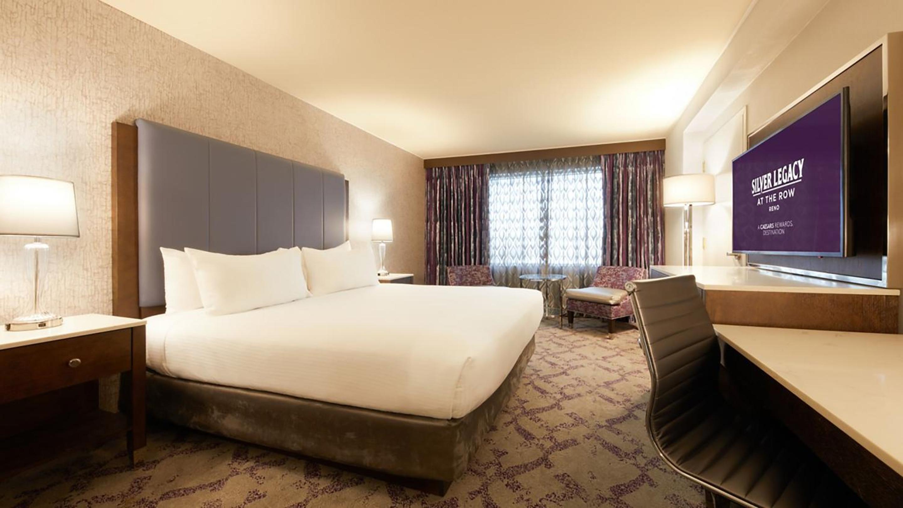 Deluxe Room 1 King Non-Smoking - Photo 2