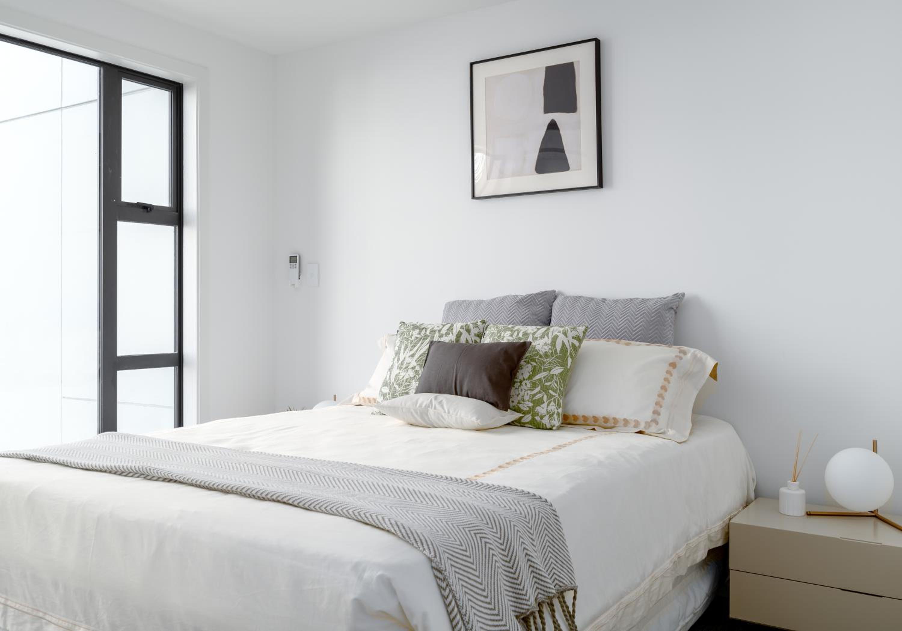 One-Bedroom Apartment - Photo 3