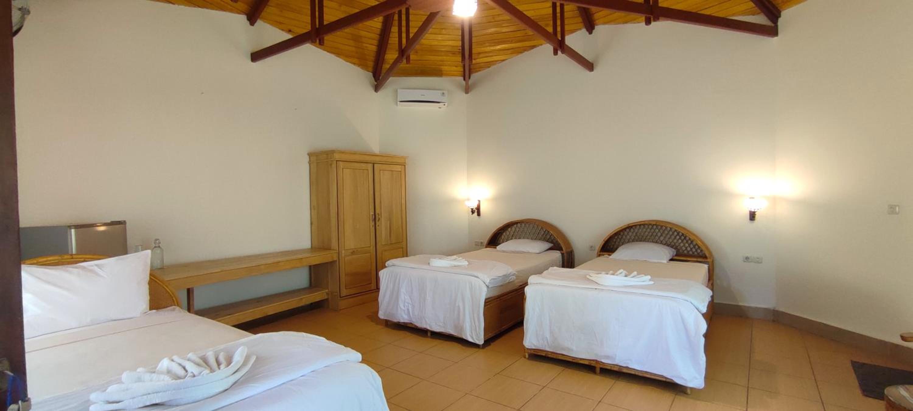 Deluxe Triple Room - Photo 1