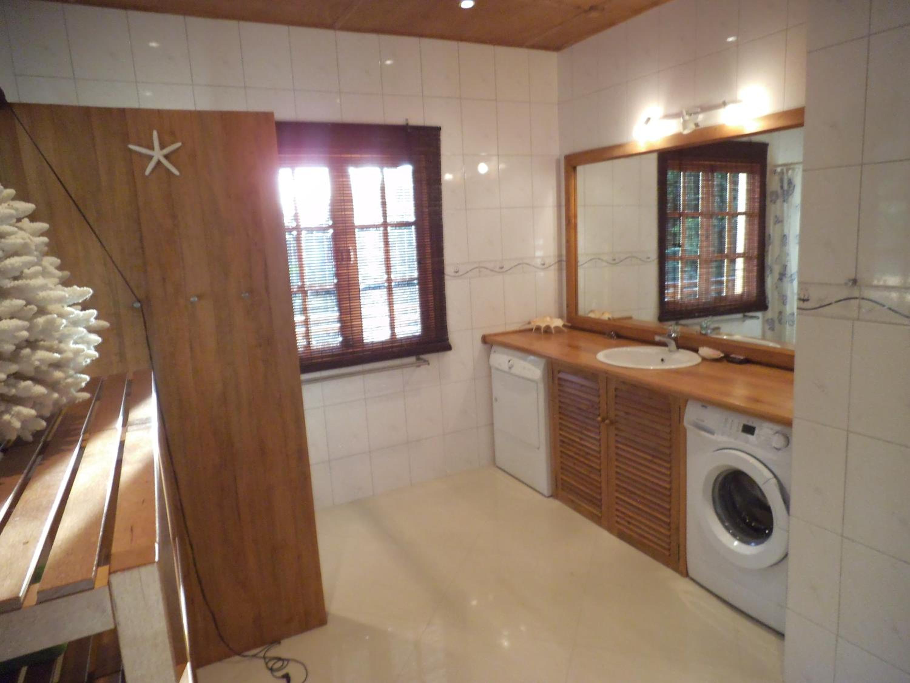One-Bedroom Chalet with Sea View photo 3