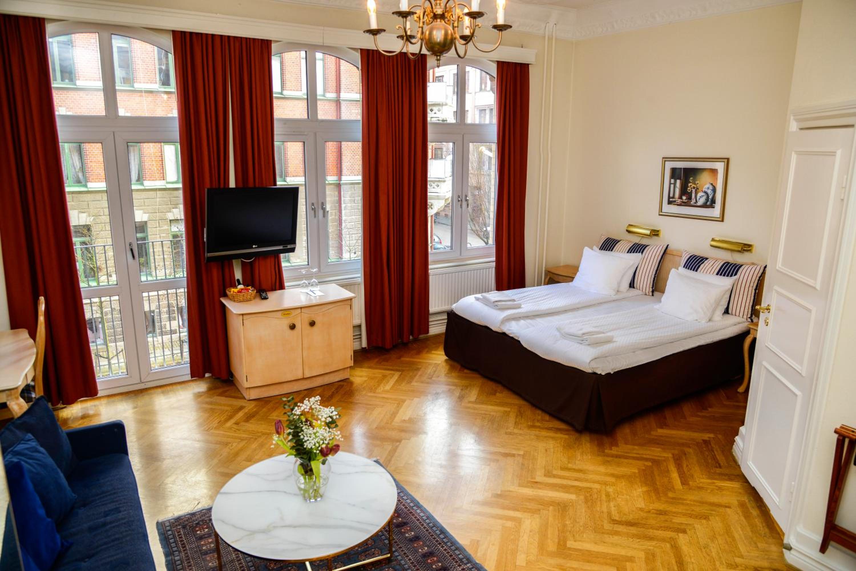 King Suite - Photo 11