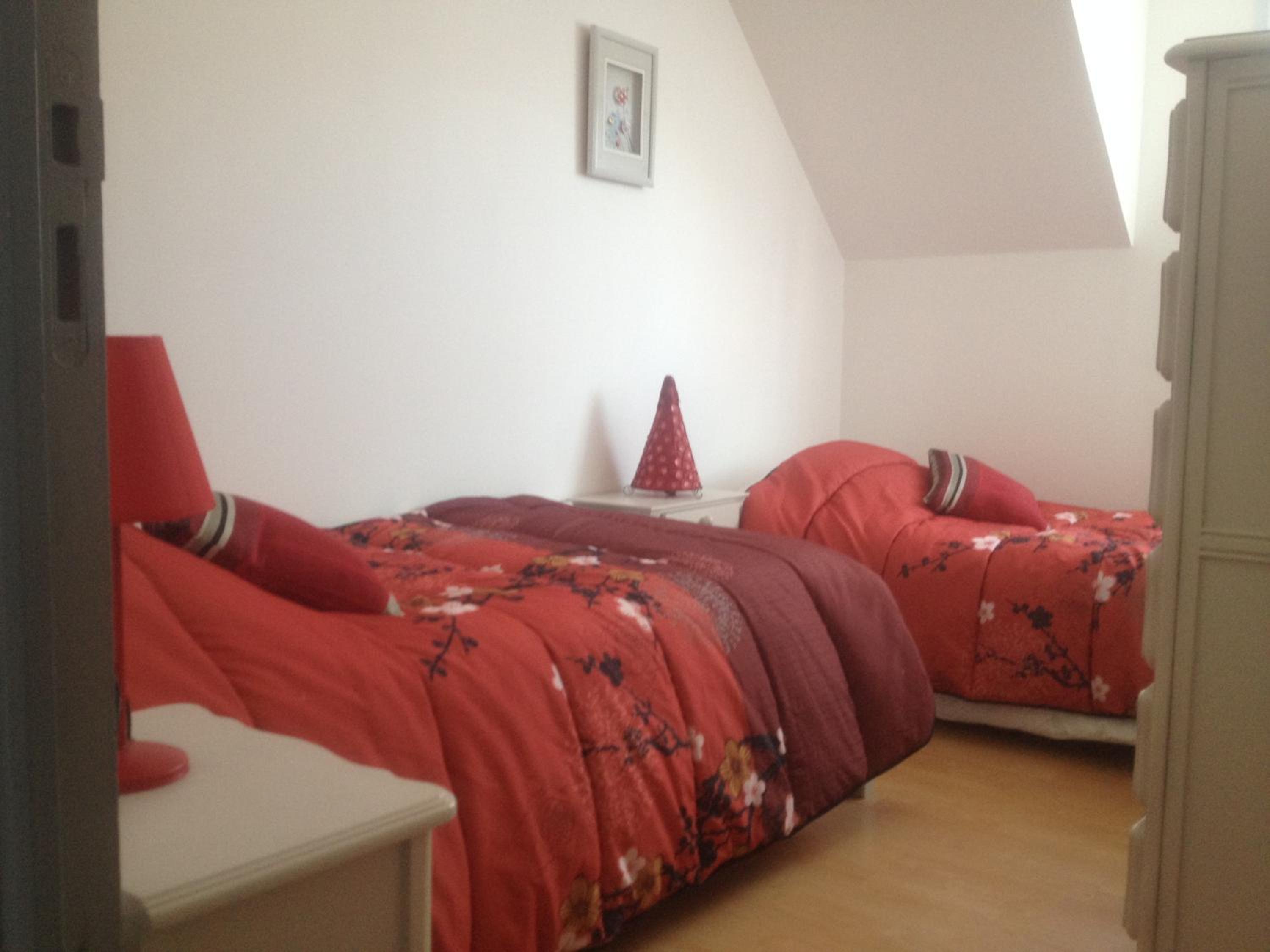 Three-Bedroom House - Photo 10