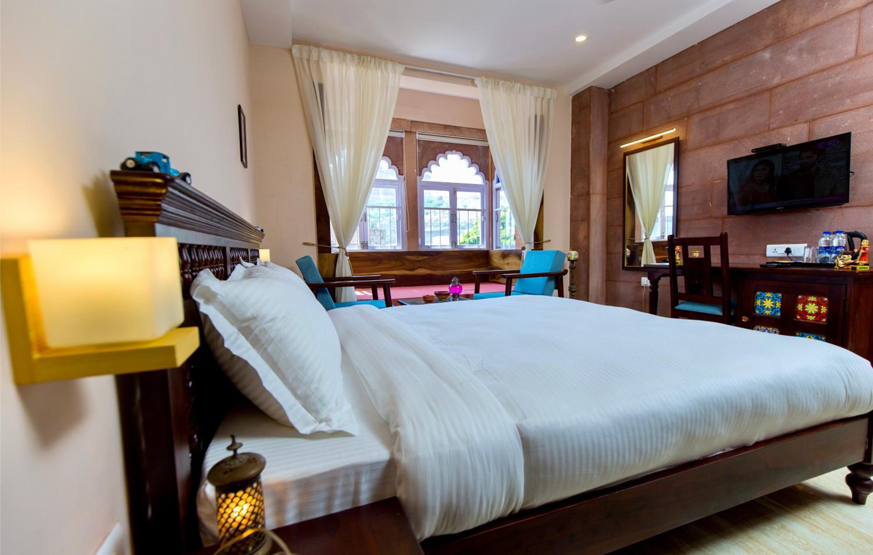 Deluxe King Room - Photo 4
