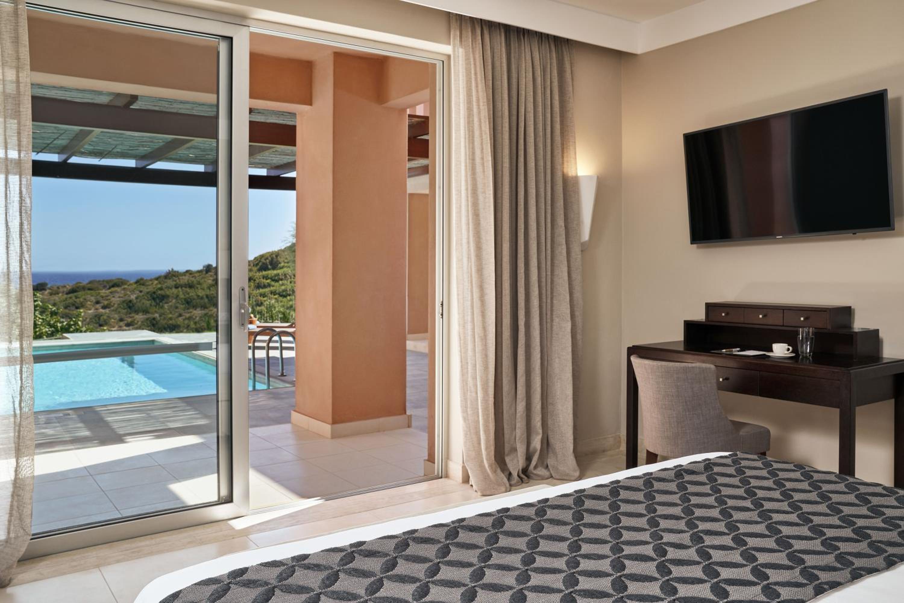 Suite with Private Pool Sea View photo 2