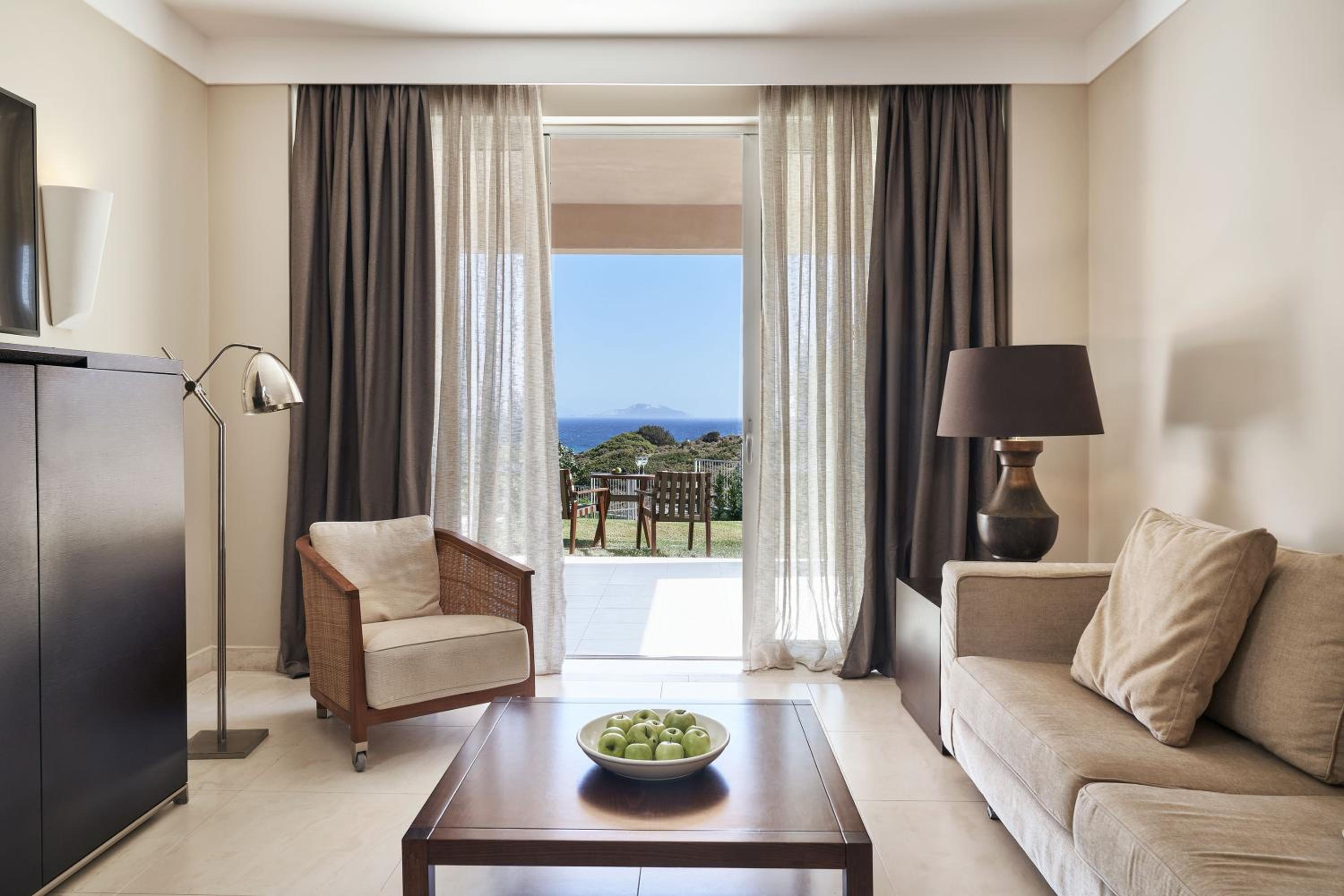 Suite with Private Pool Sea View photo 3