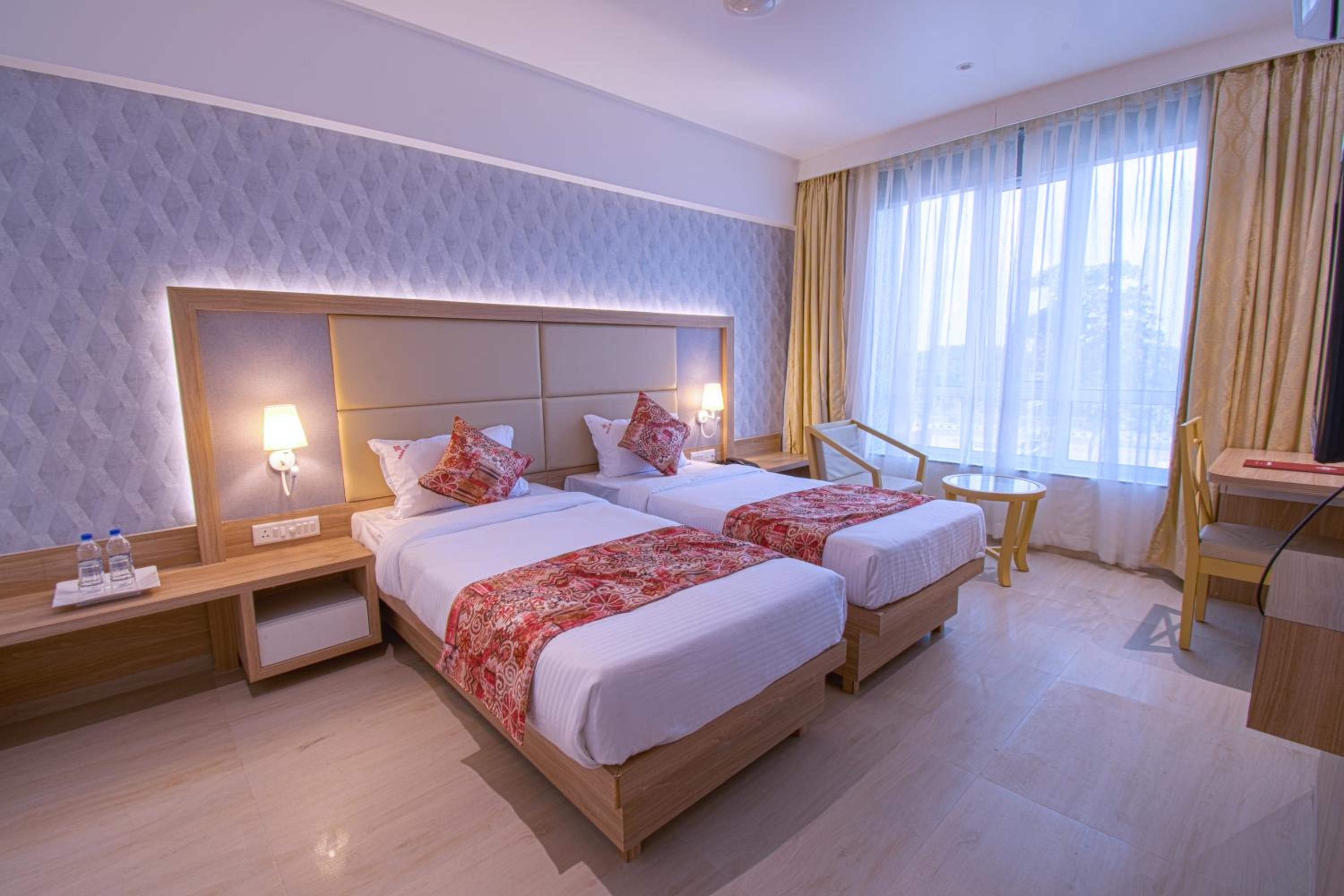 Deluxe Twin Room photo 3