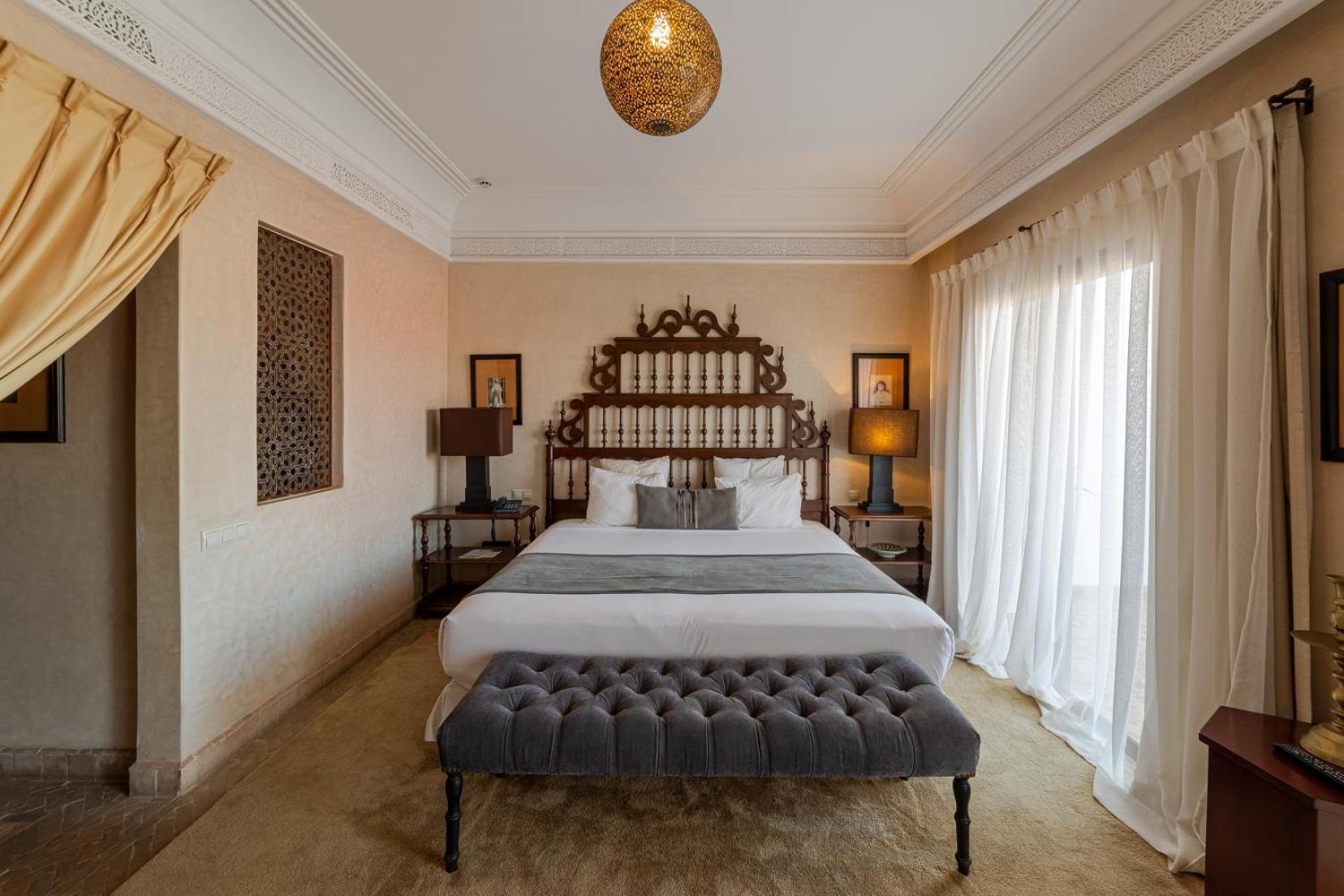 De Luxe Room with Side Sea View - Photo 1