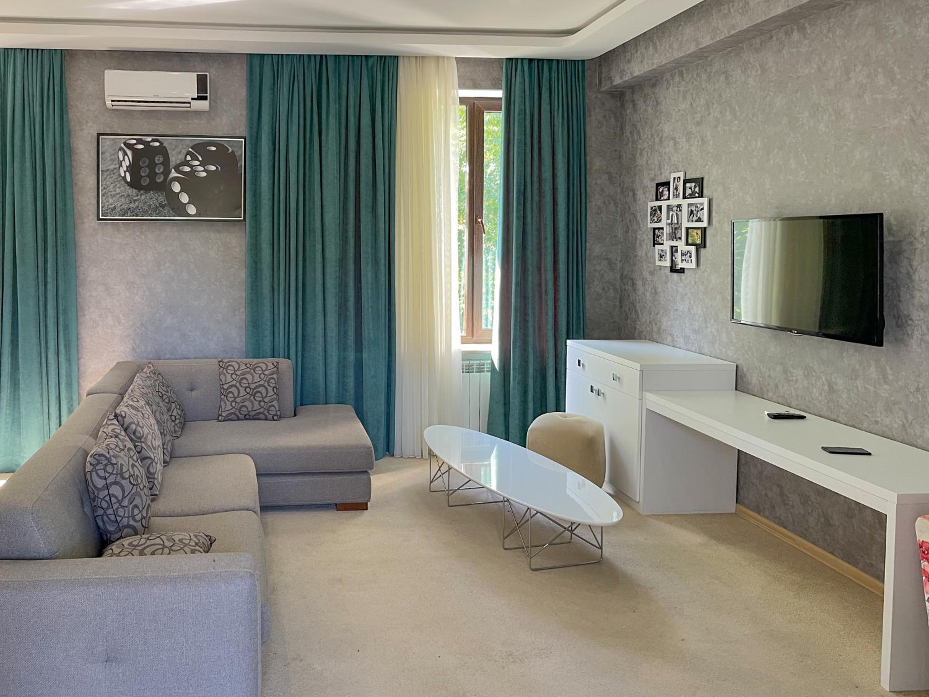 Deluxe Suite photo 3