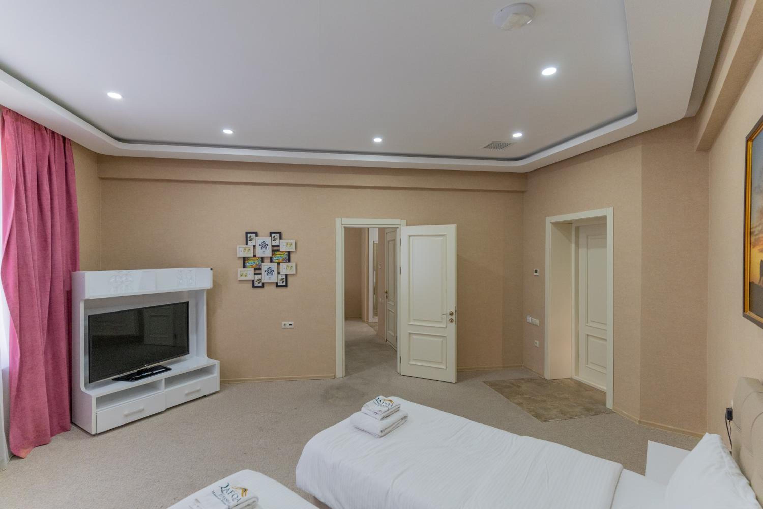 Family Room photo 1