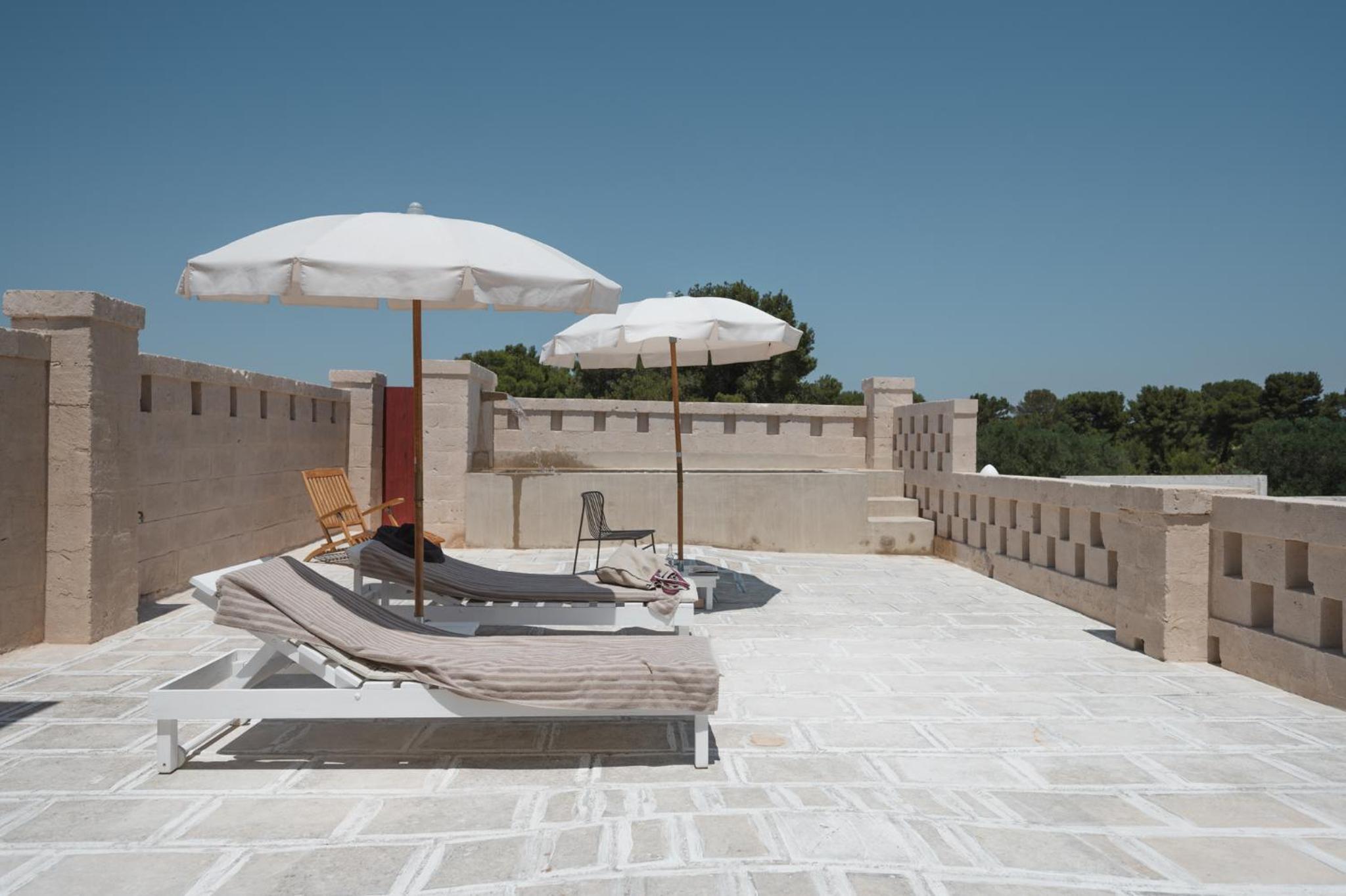 Suite with Private Pool - Photo 13