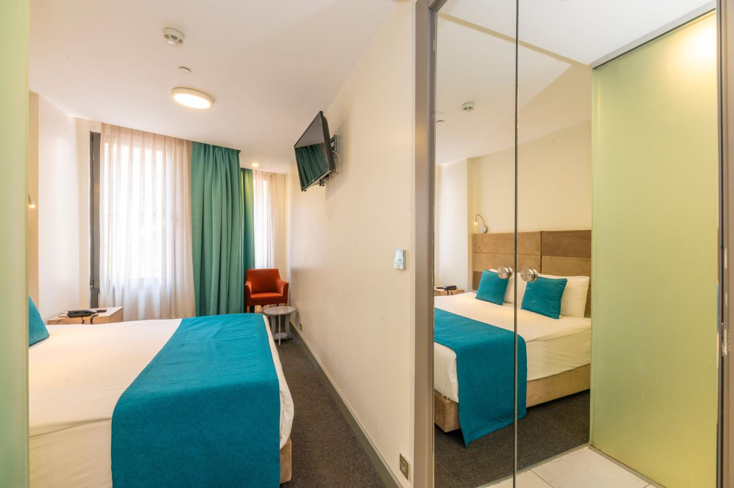 Standard Double Room photo 2