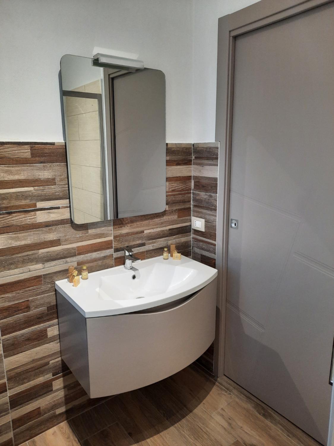 Deluxe Double or Twin Room - Photo 17