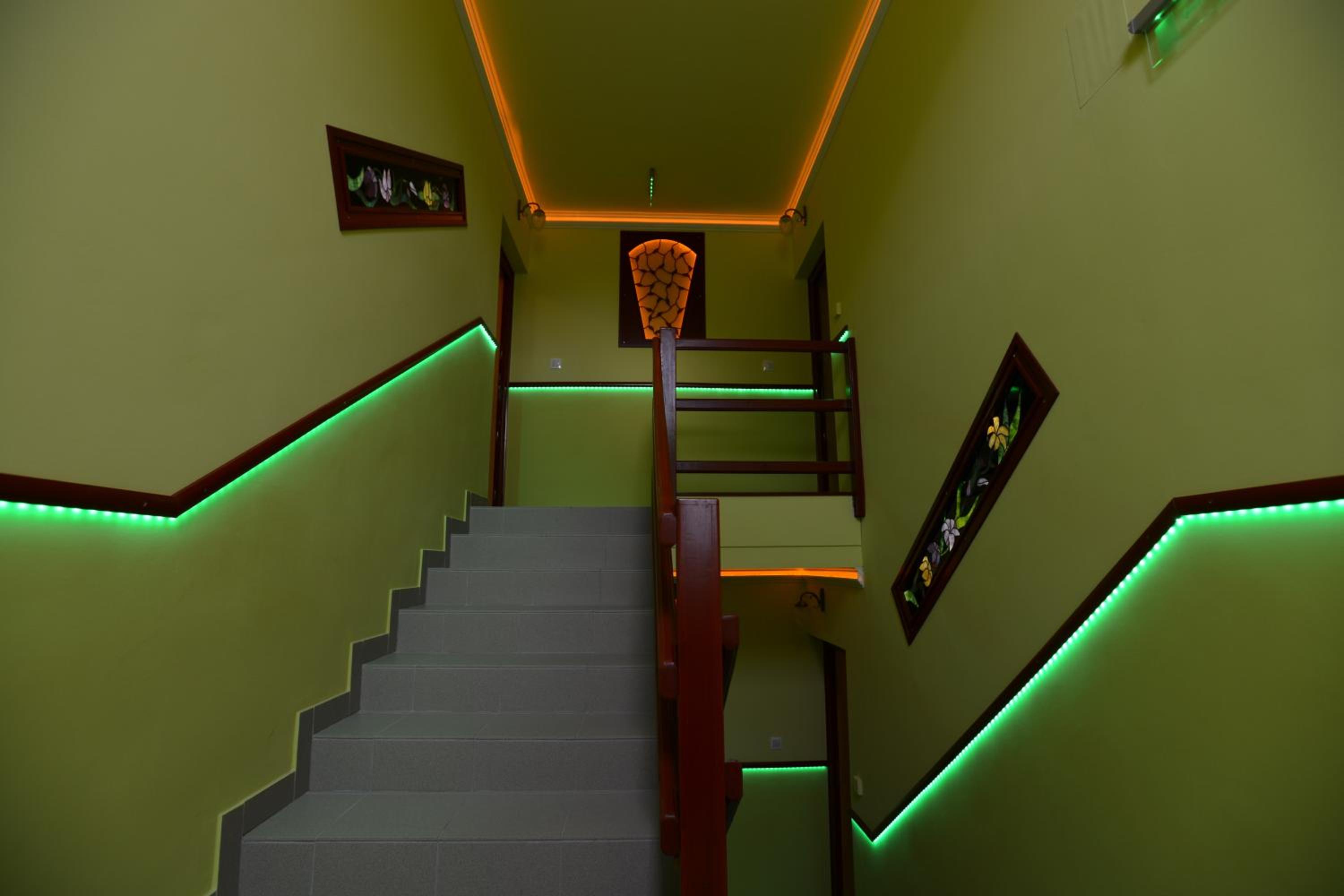 Studio - Attic photo 3