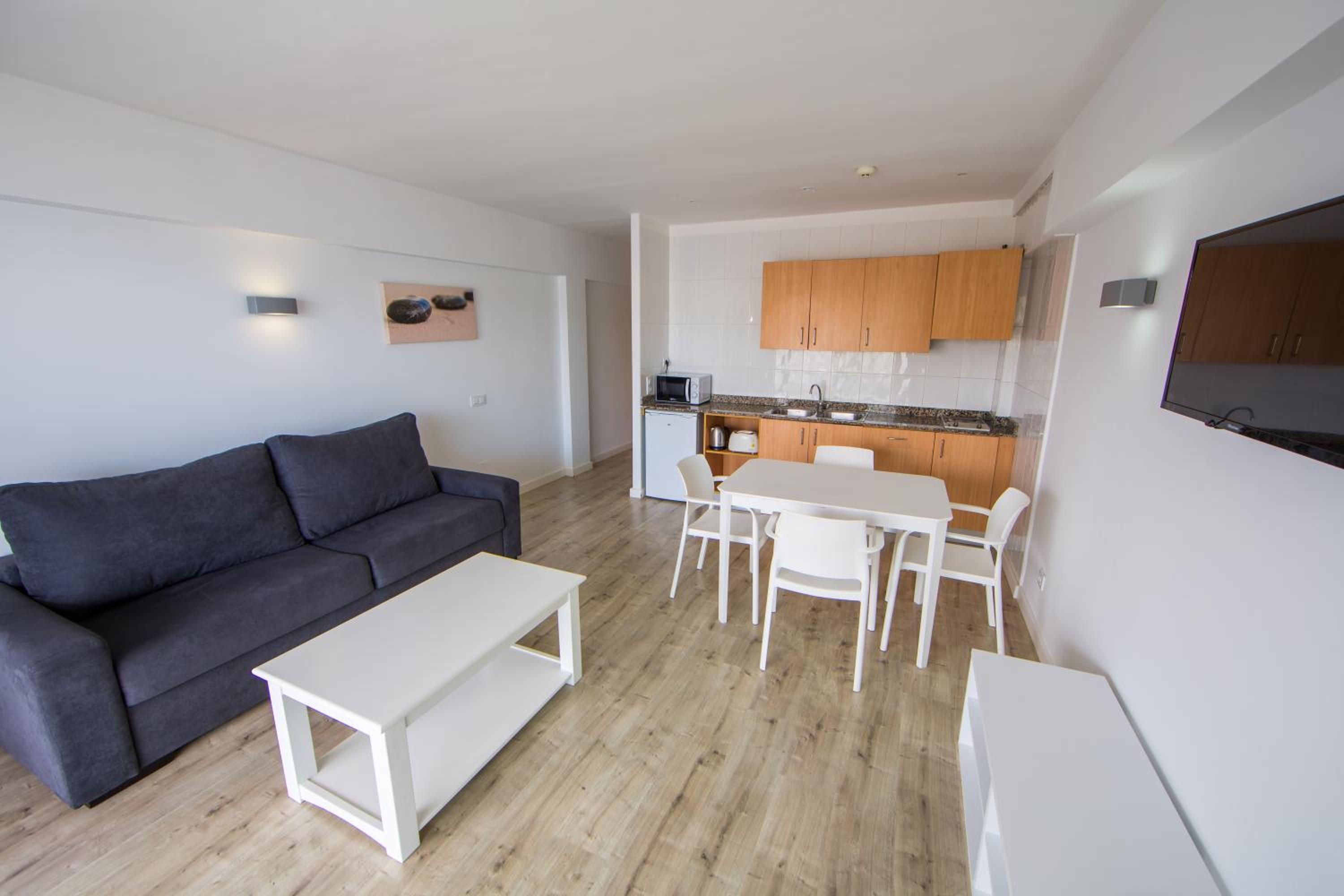 One-Bedroom Apartment (3 Adults + 1 Child) thumbnail 6