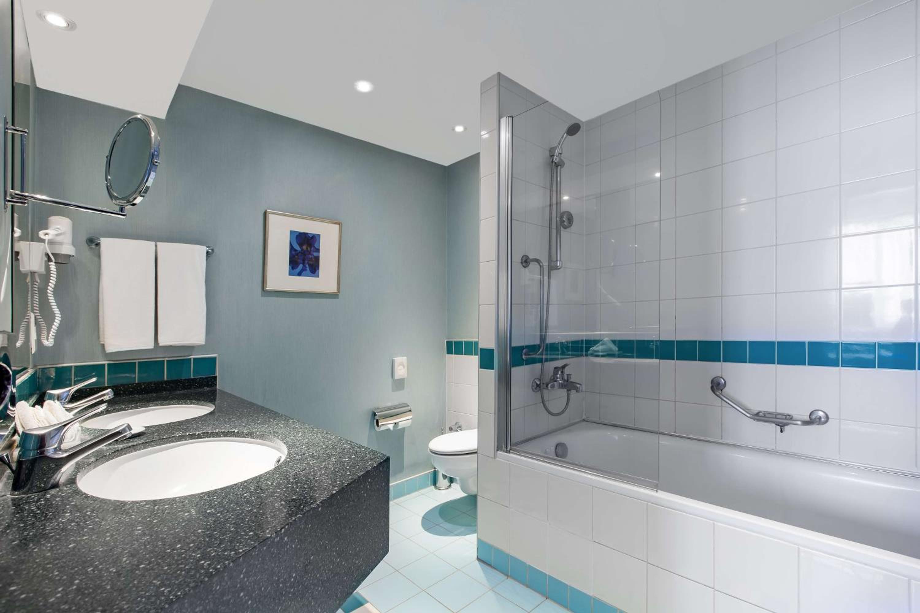 Suite with City View - Photo 7