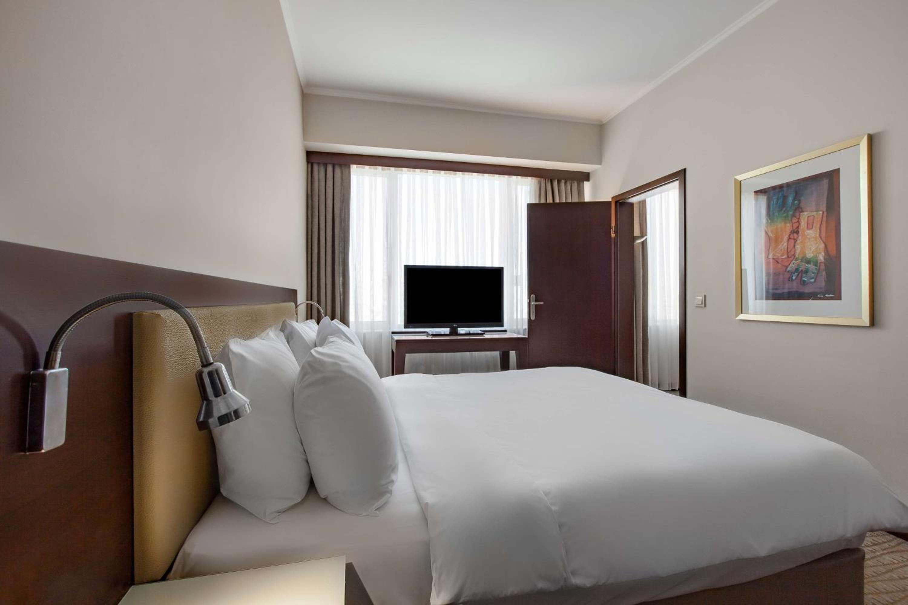 Suite with City View - Photo 1