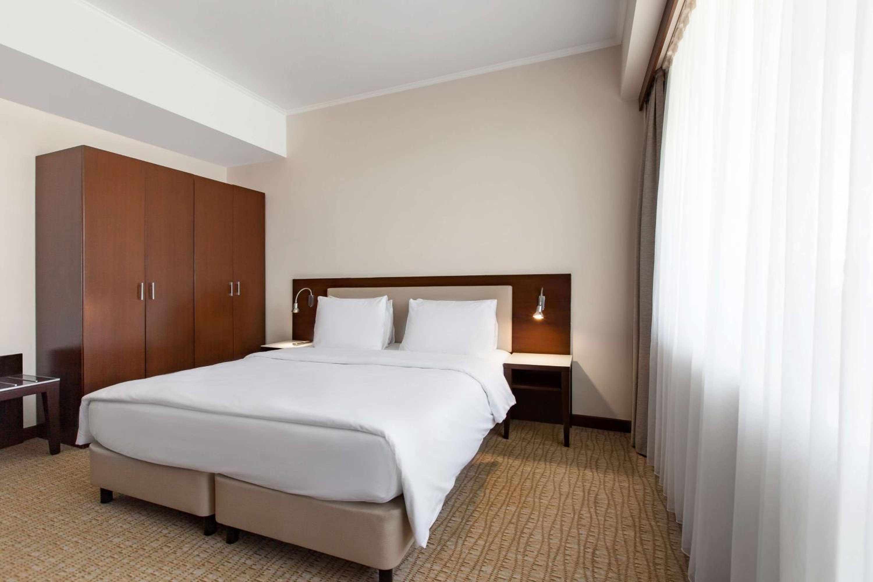 Junior Suite with Balcony and City View - Photo 1