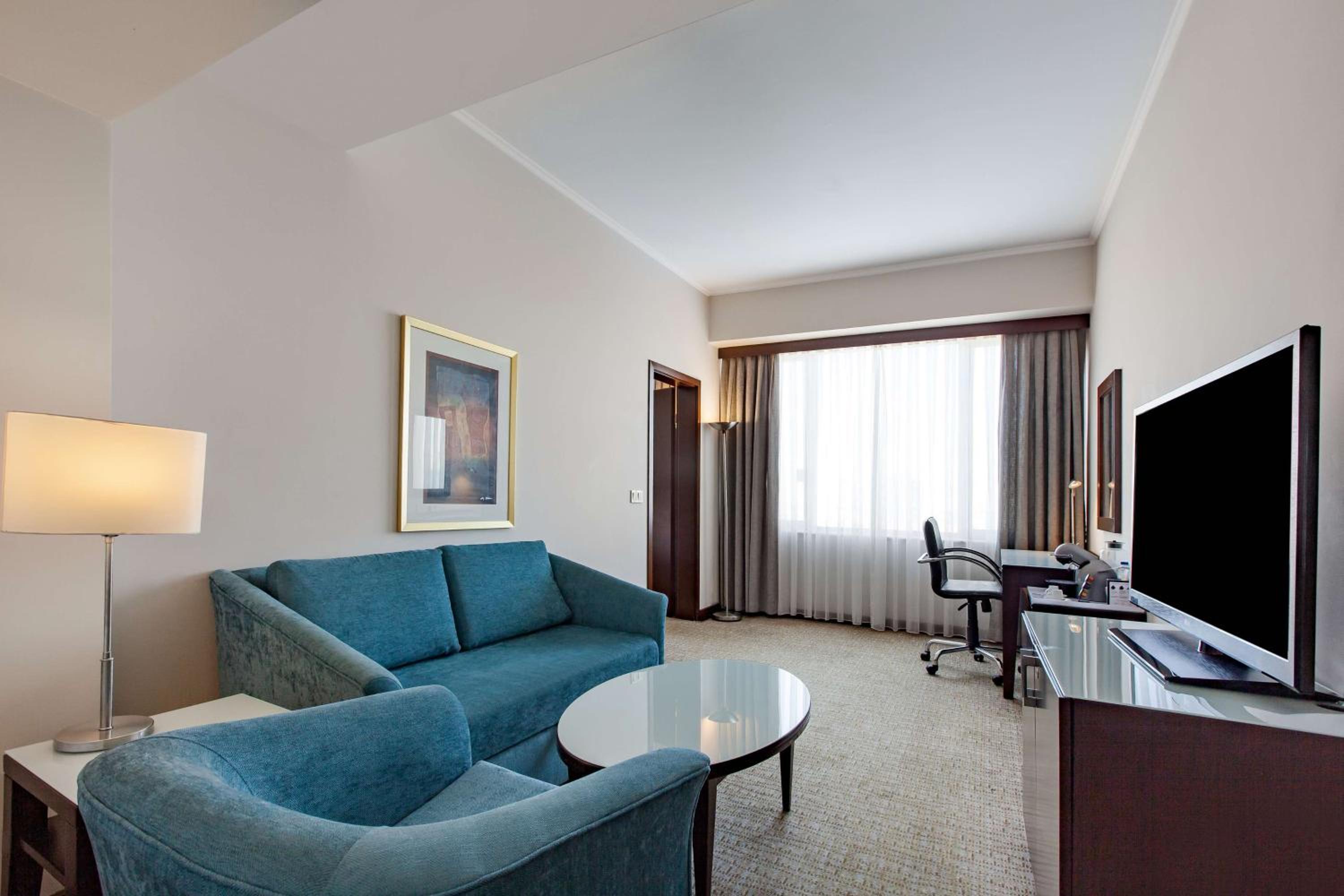 Suite with City View - Photo 10