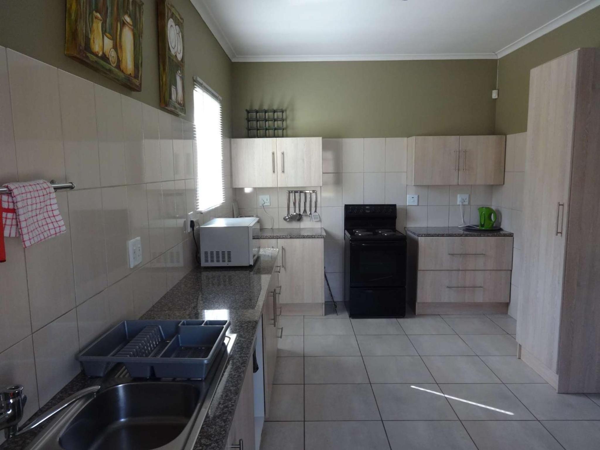 Four-Bedroom House - Photo 6