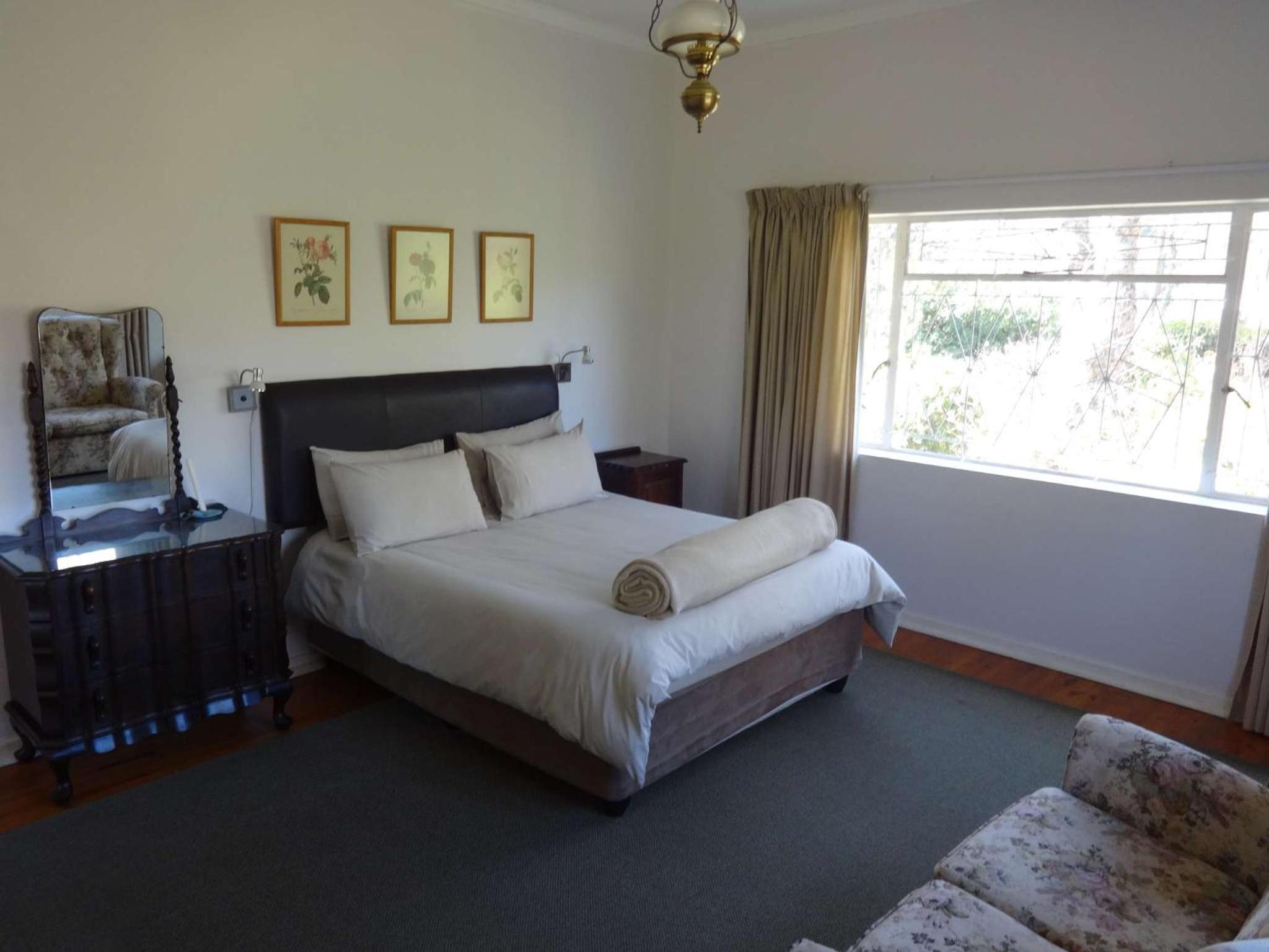 Four-Bedroom House - Photo 4