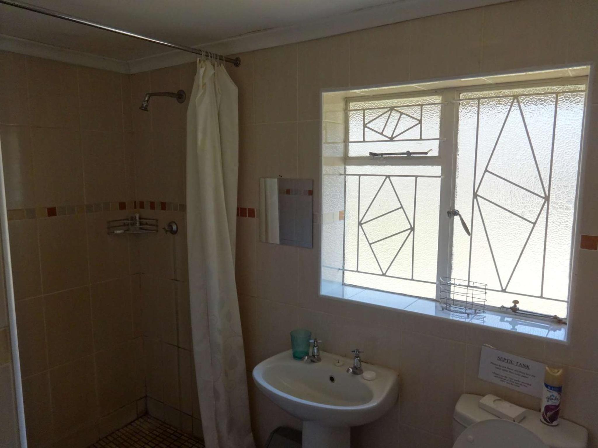 Four-Bedroom House - Photo 9