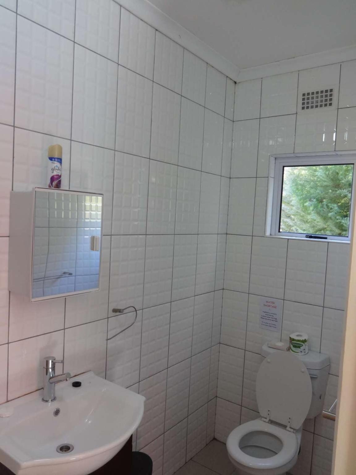 One-Bedroom House - Photo 5