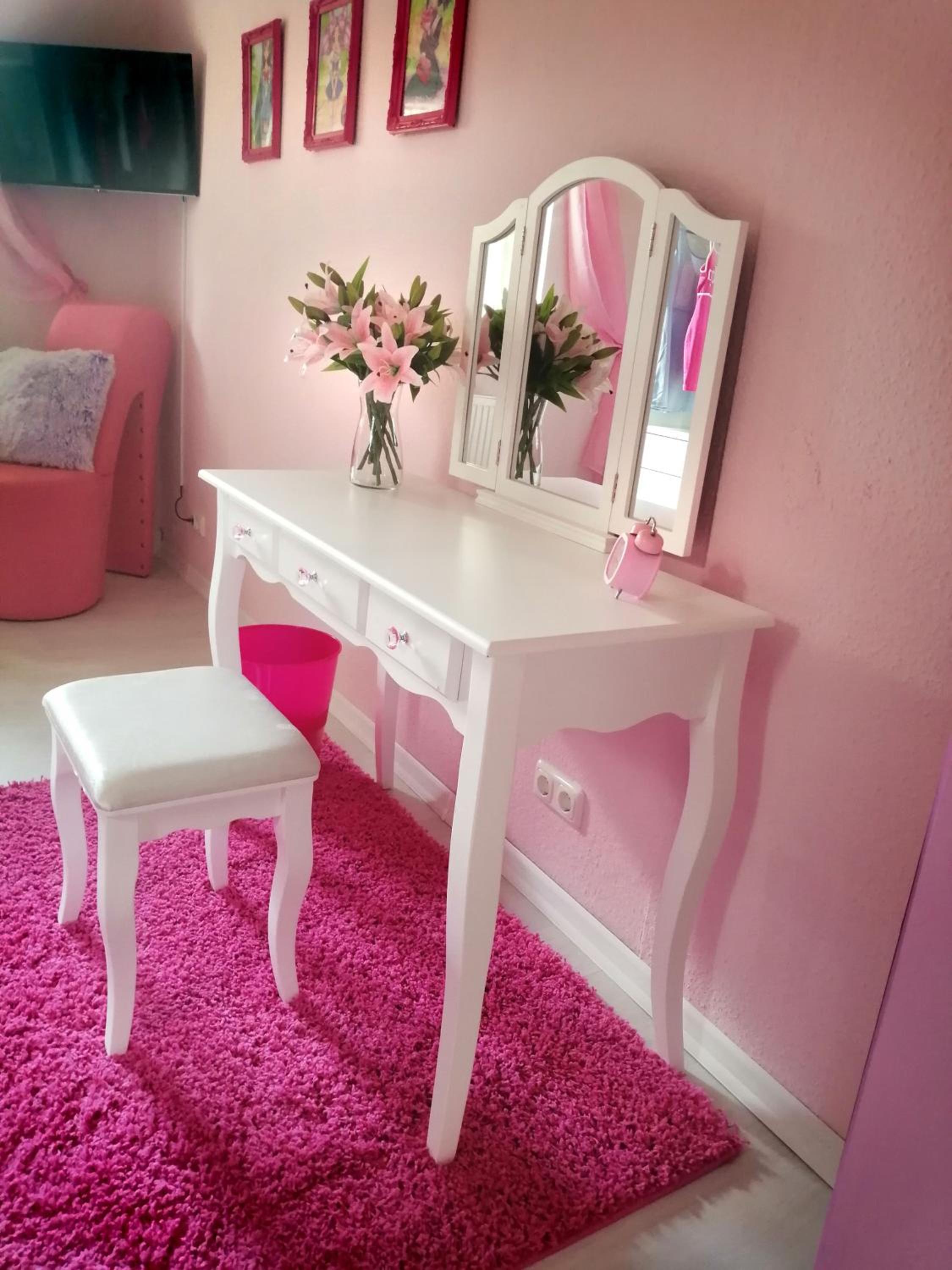 Single Room with Shared Bathroom photo 2