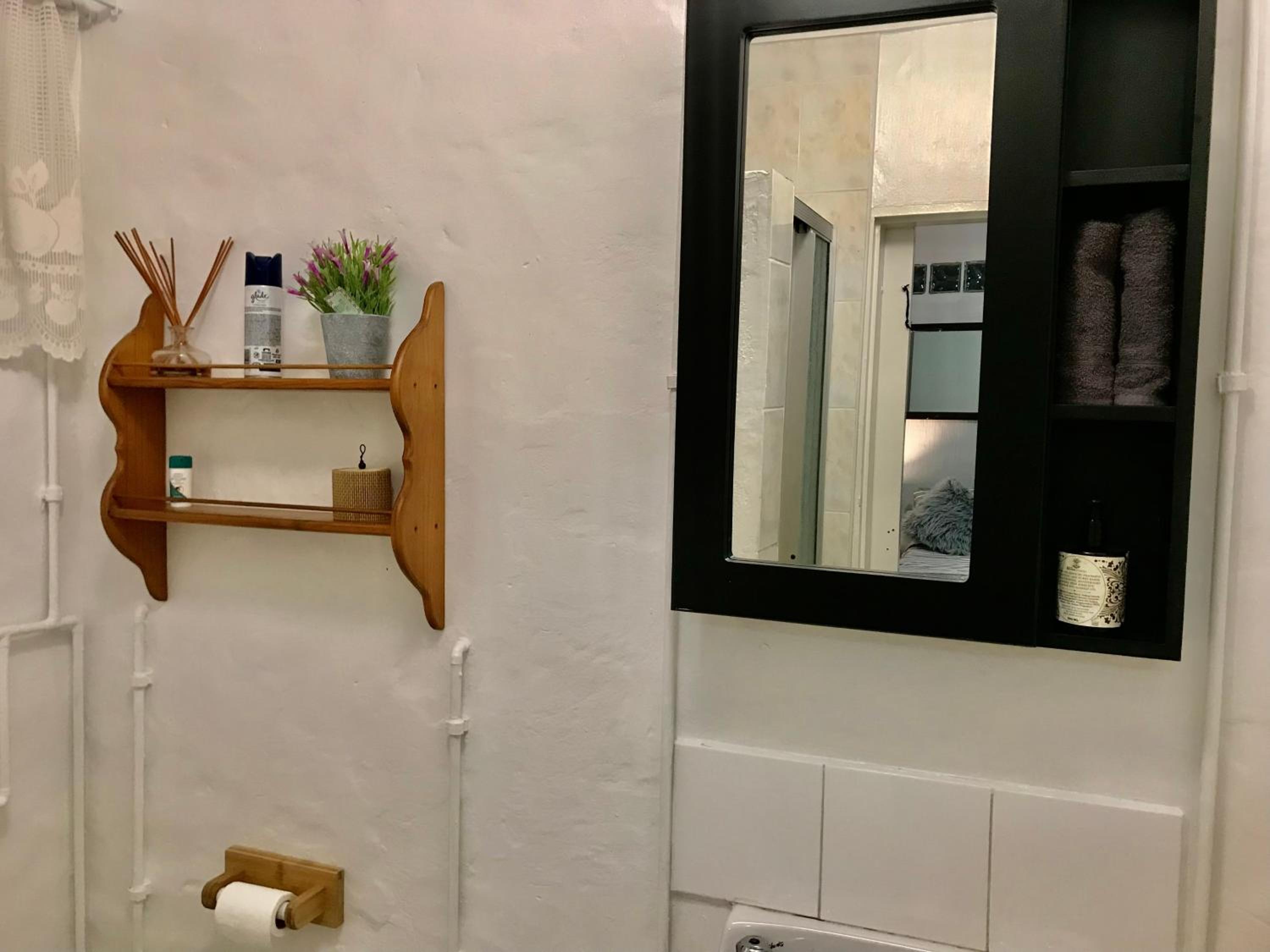 One-Bedroom Cottage - Photo 10