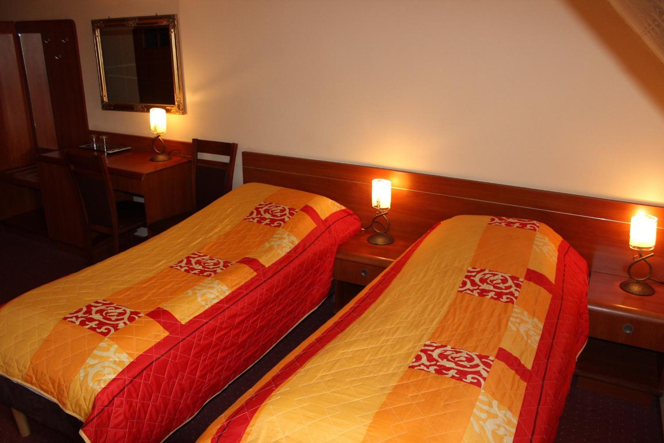 Double or Twin Room - Photo 8