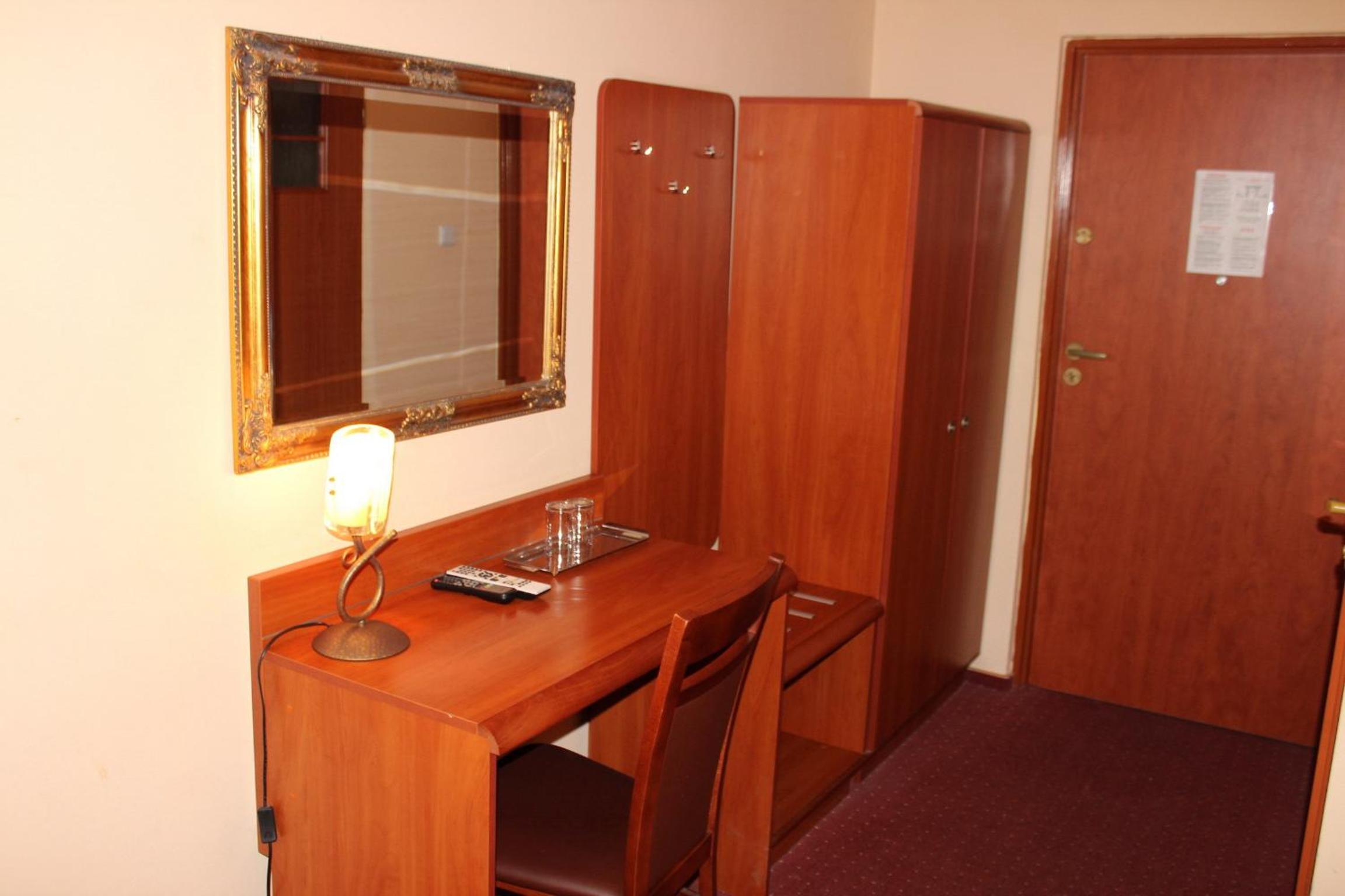 Double or Twin Room - Photo 6