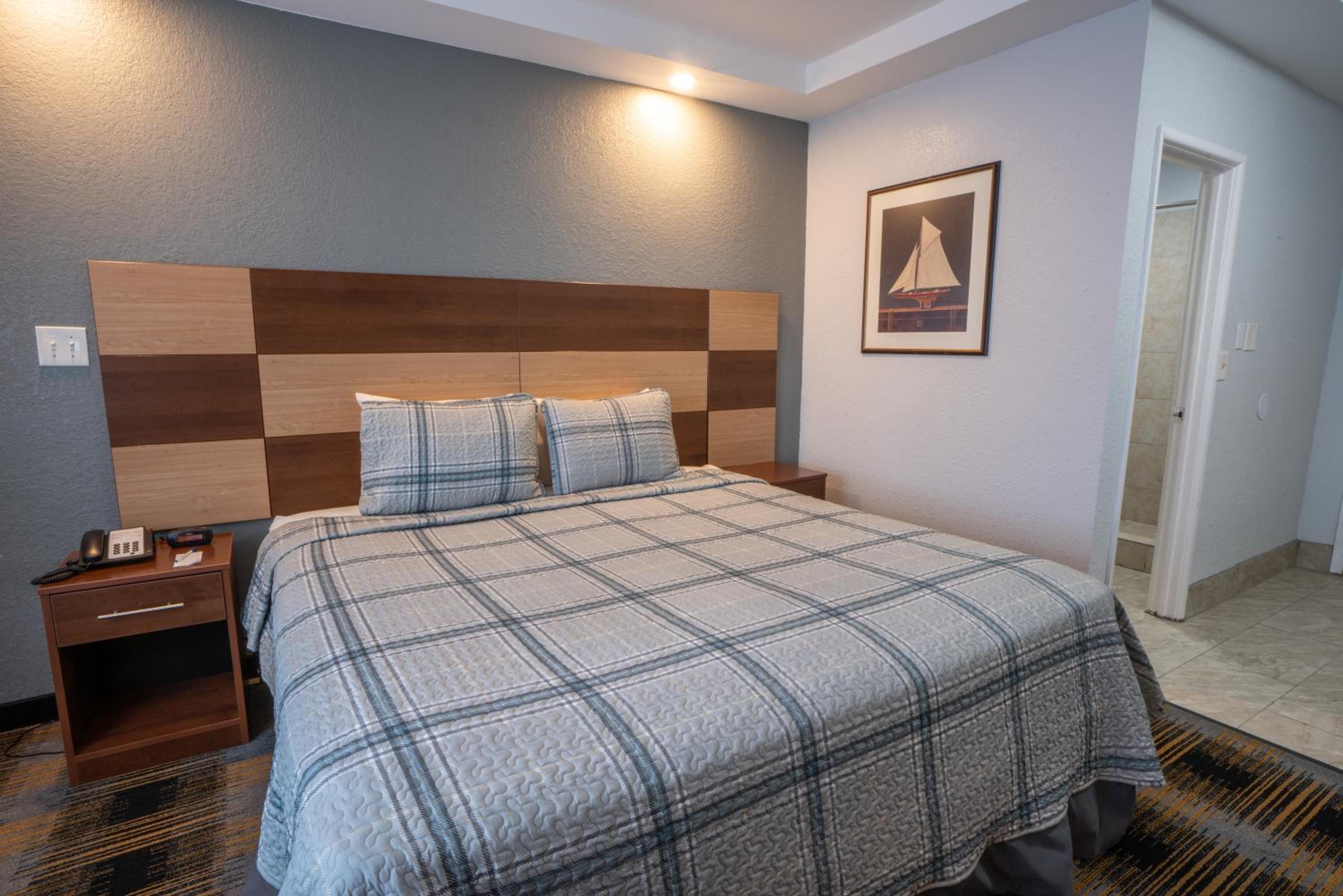 Deluxe King Room - Photo 1