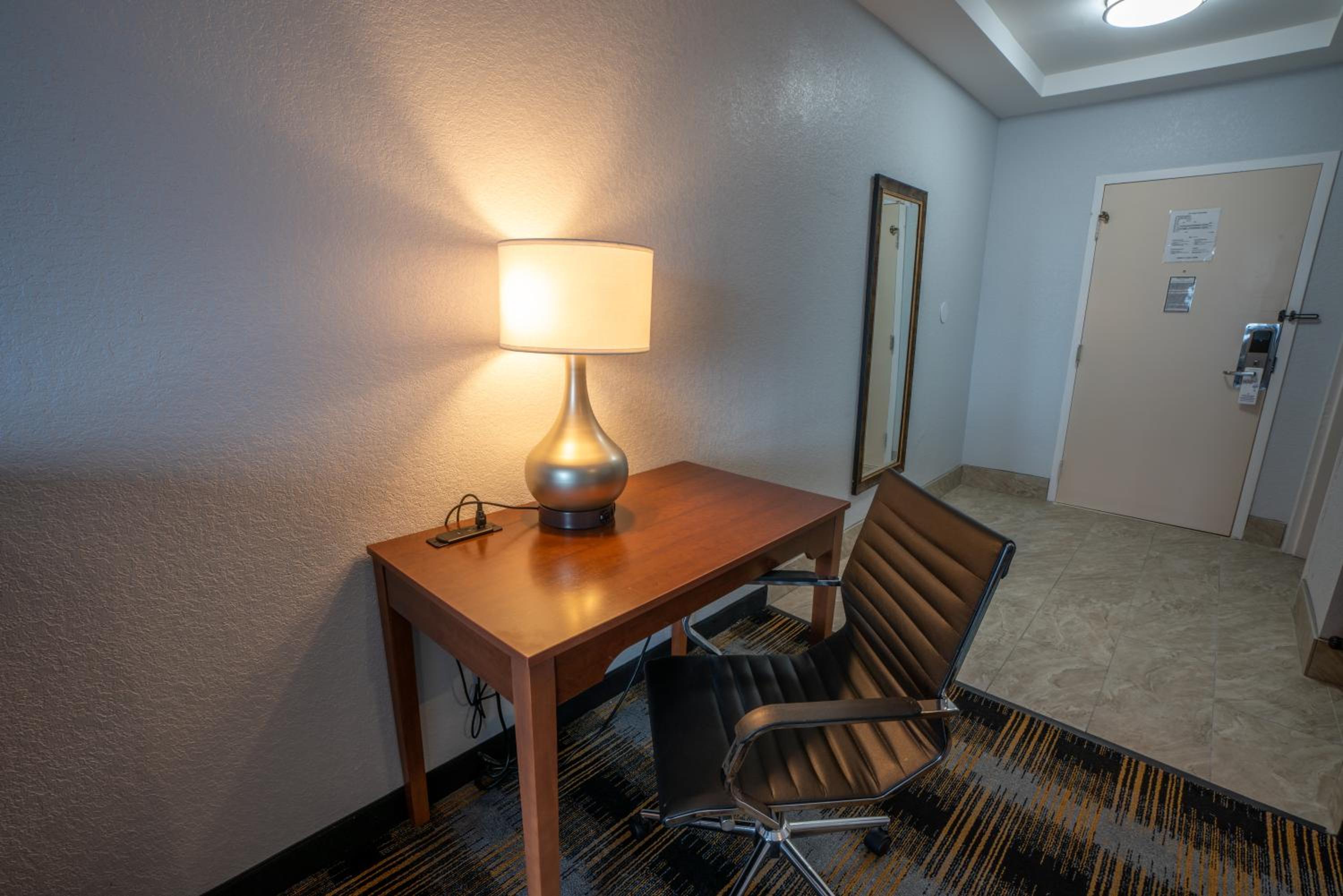 Regency Suite - Photo 4