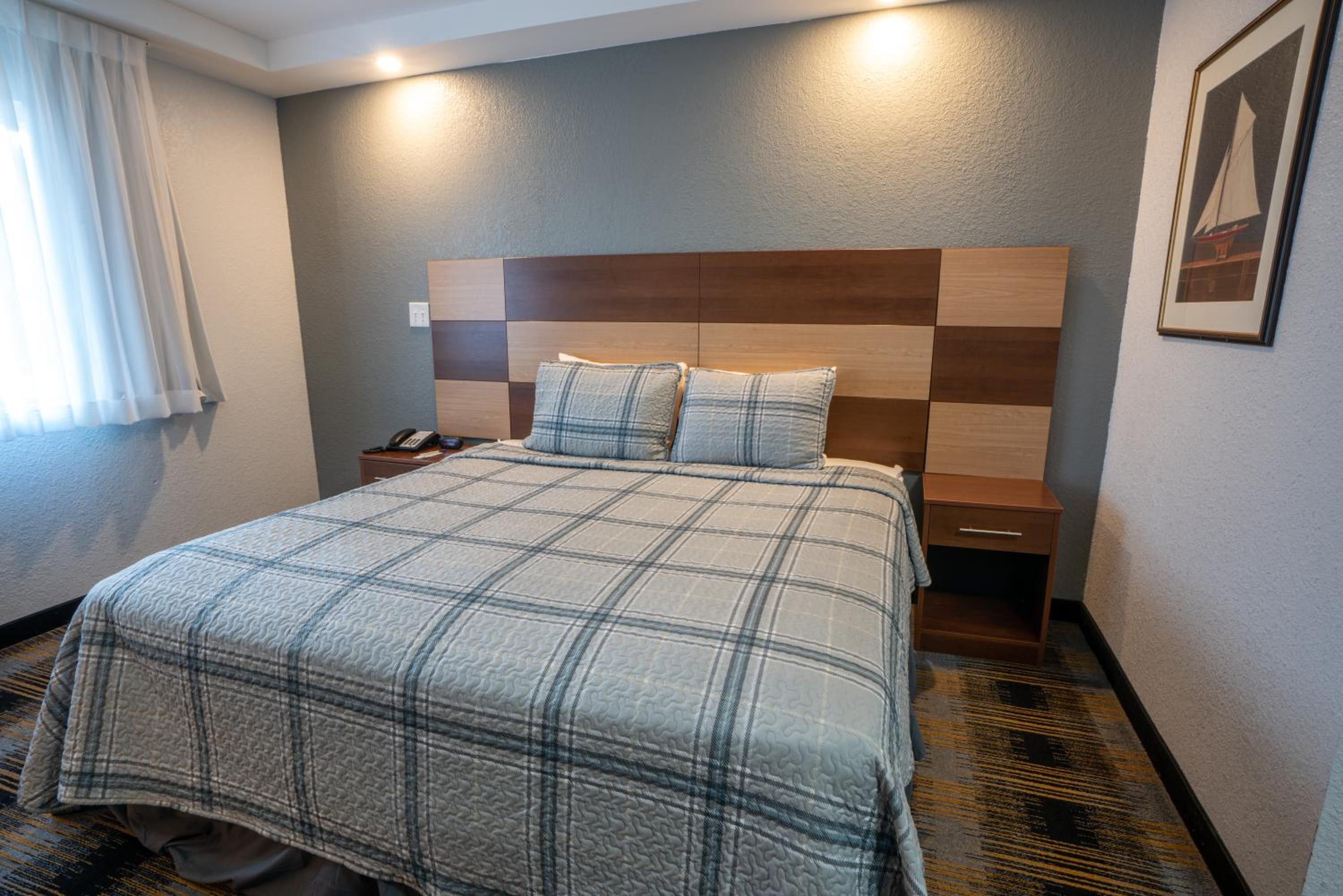 Deluxe King Room - Photo 4