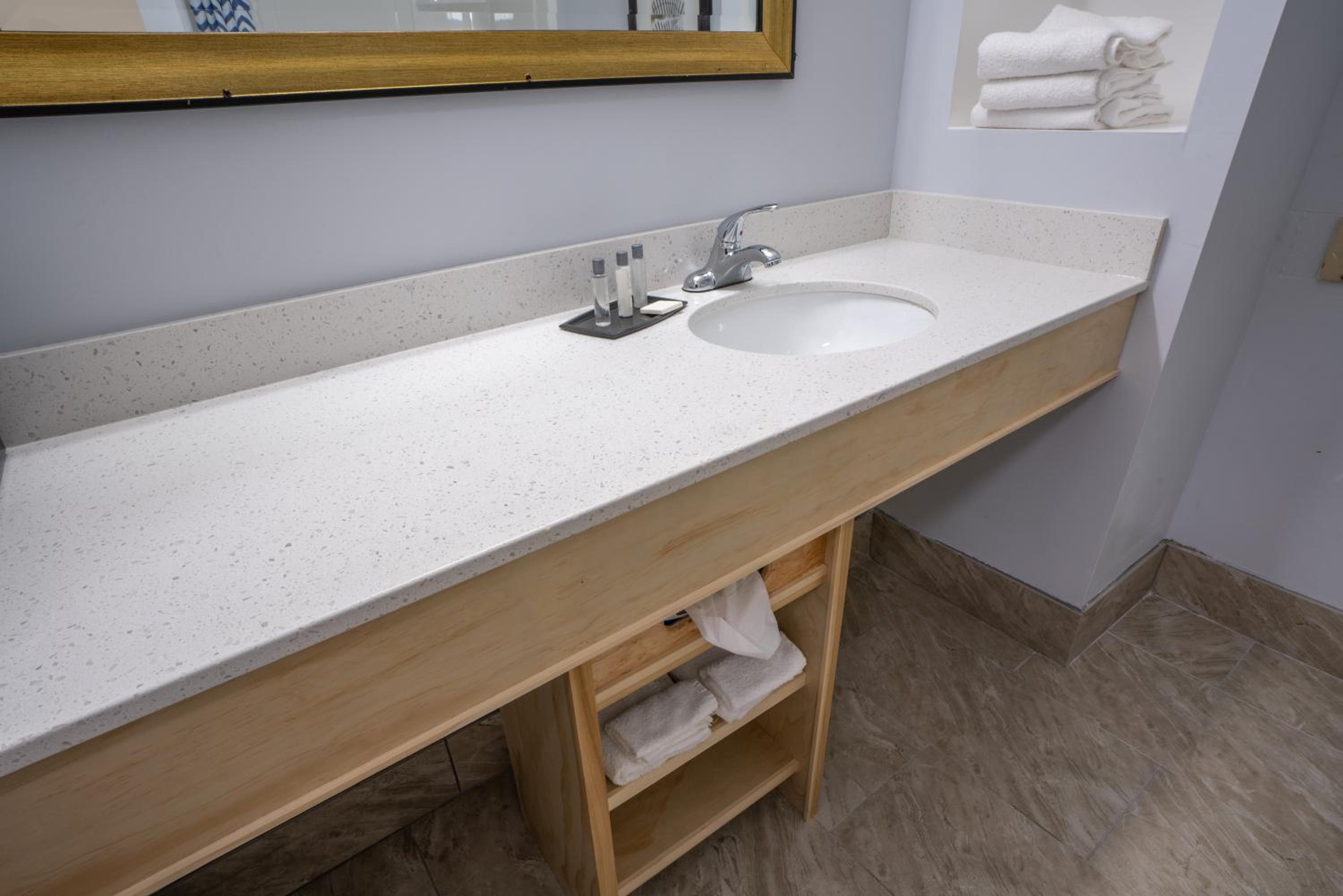 Regency Suite - Photo 6